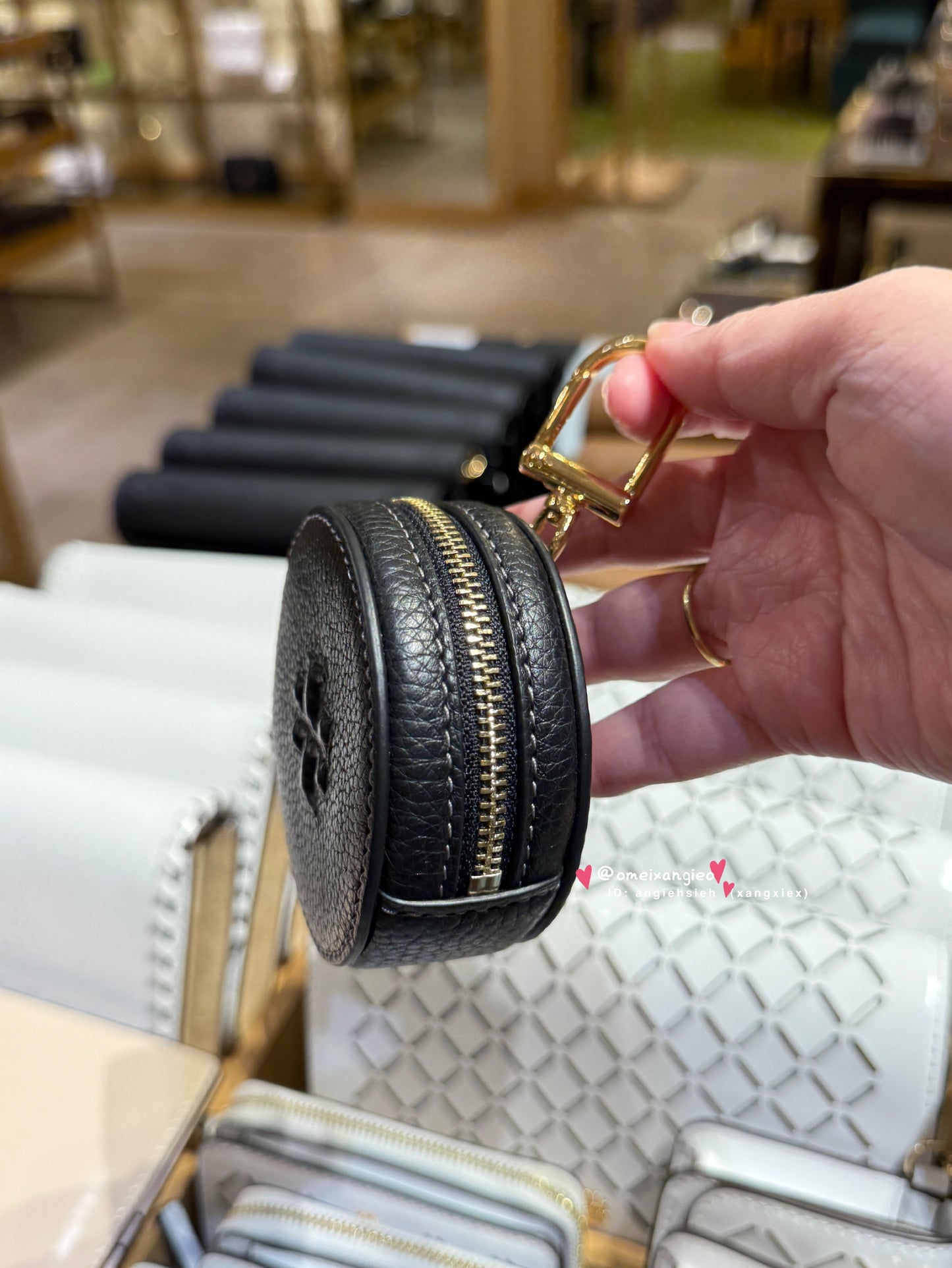 TORY BURCH 浮雕logo 圓形包包掛飾 零錢包