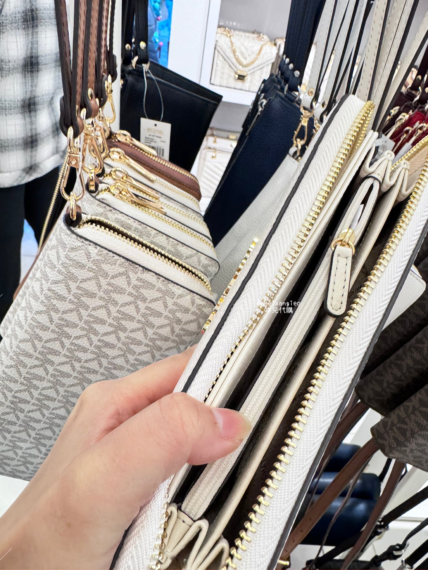 Michael Kors 手掛拉鍊長夾