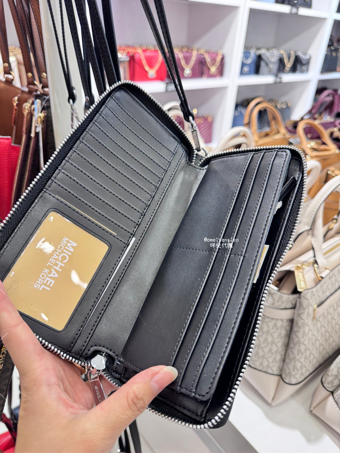 Michael Kors 手掛拉鍊長夾