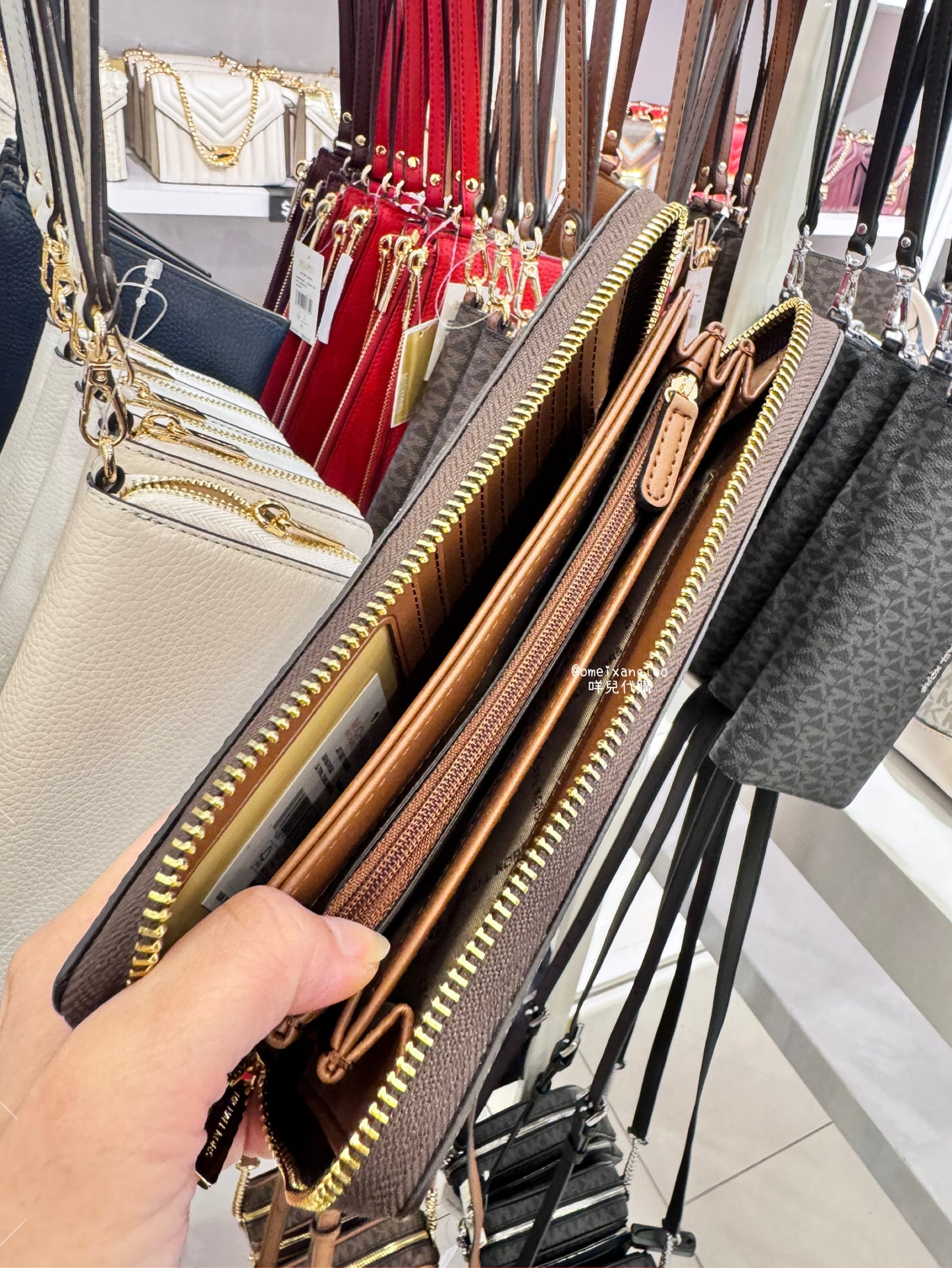 Michael Kors 手掛拉鍊長夾