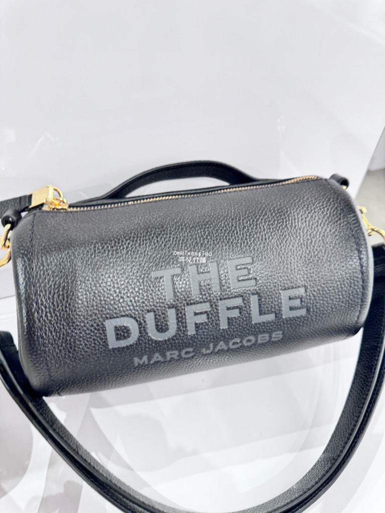 Marc Jacobs 小馬克 THE DUFFLE 圓筒包