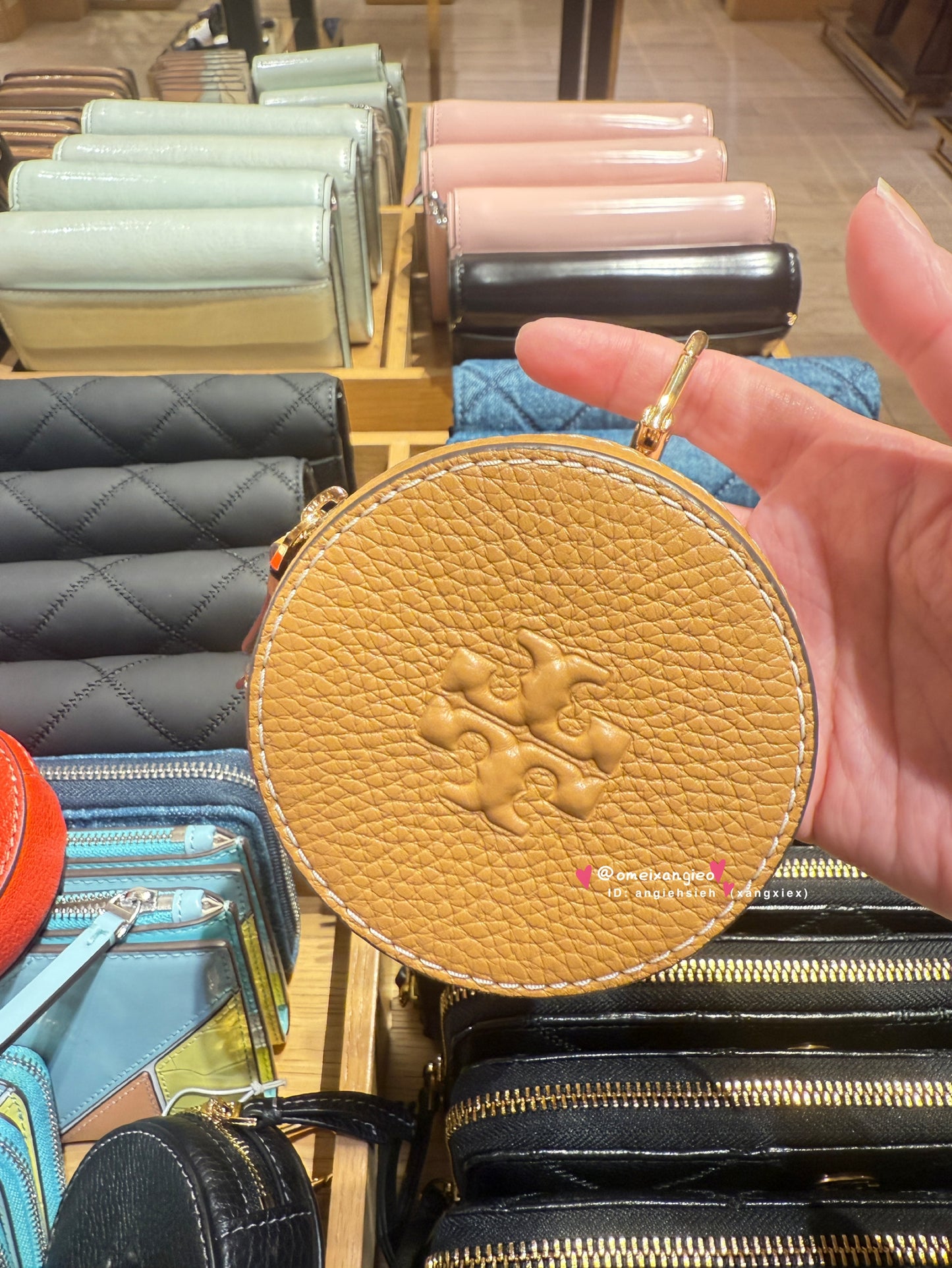 TORY BURCH 浮雕logo 圓形包包掛飾 零錢包