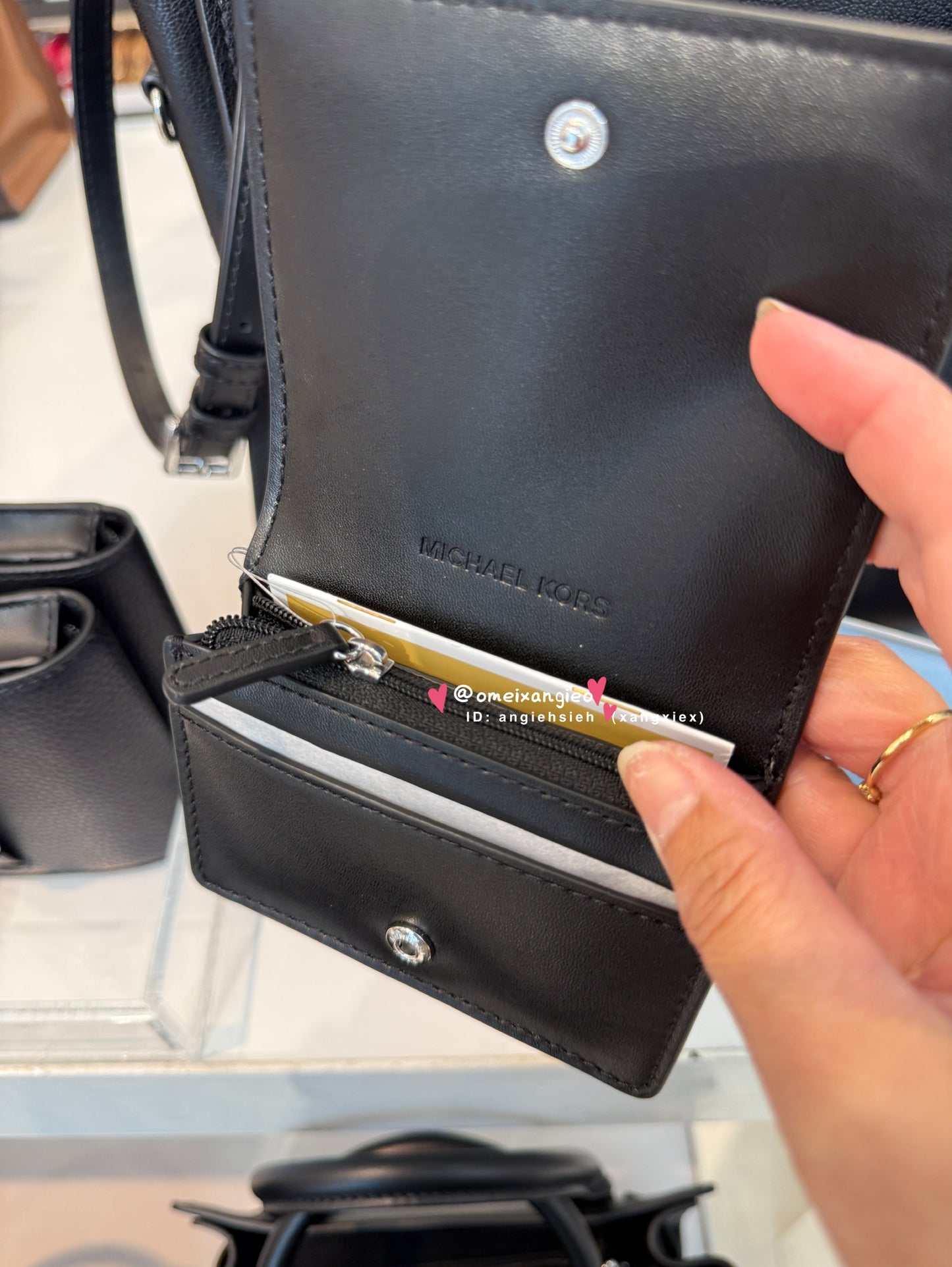 Michael KORS 鎖頭設計卡夾