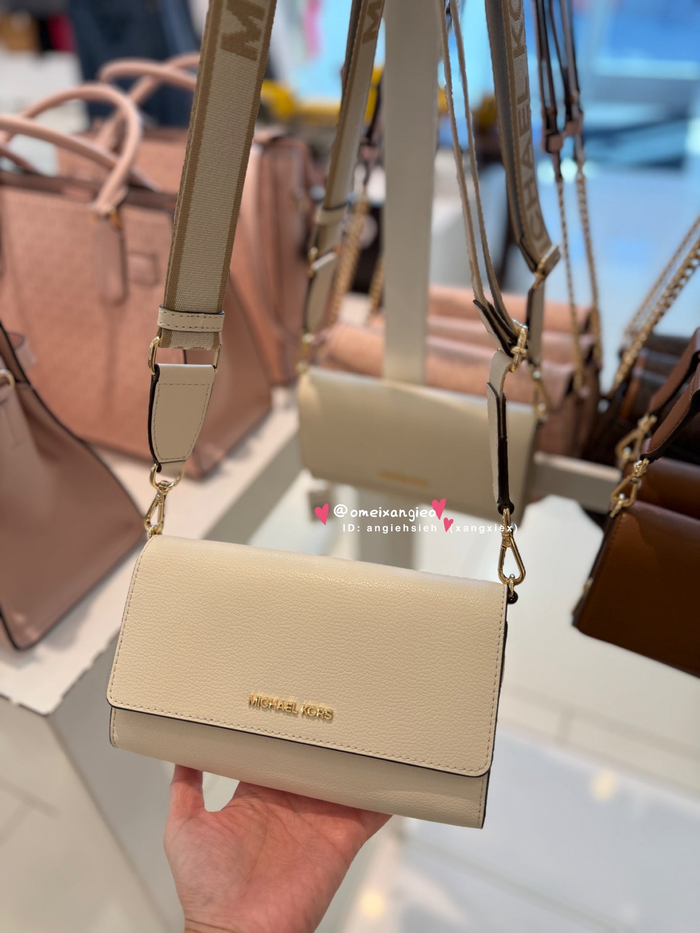 Michael KORS 字母背帶WOC 斜背包