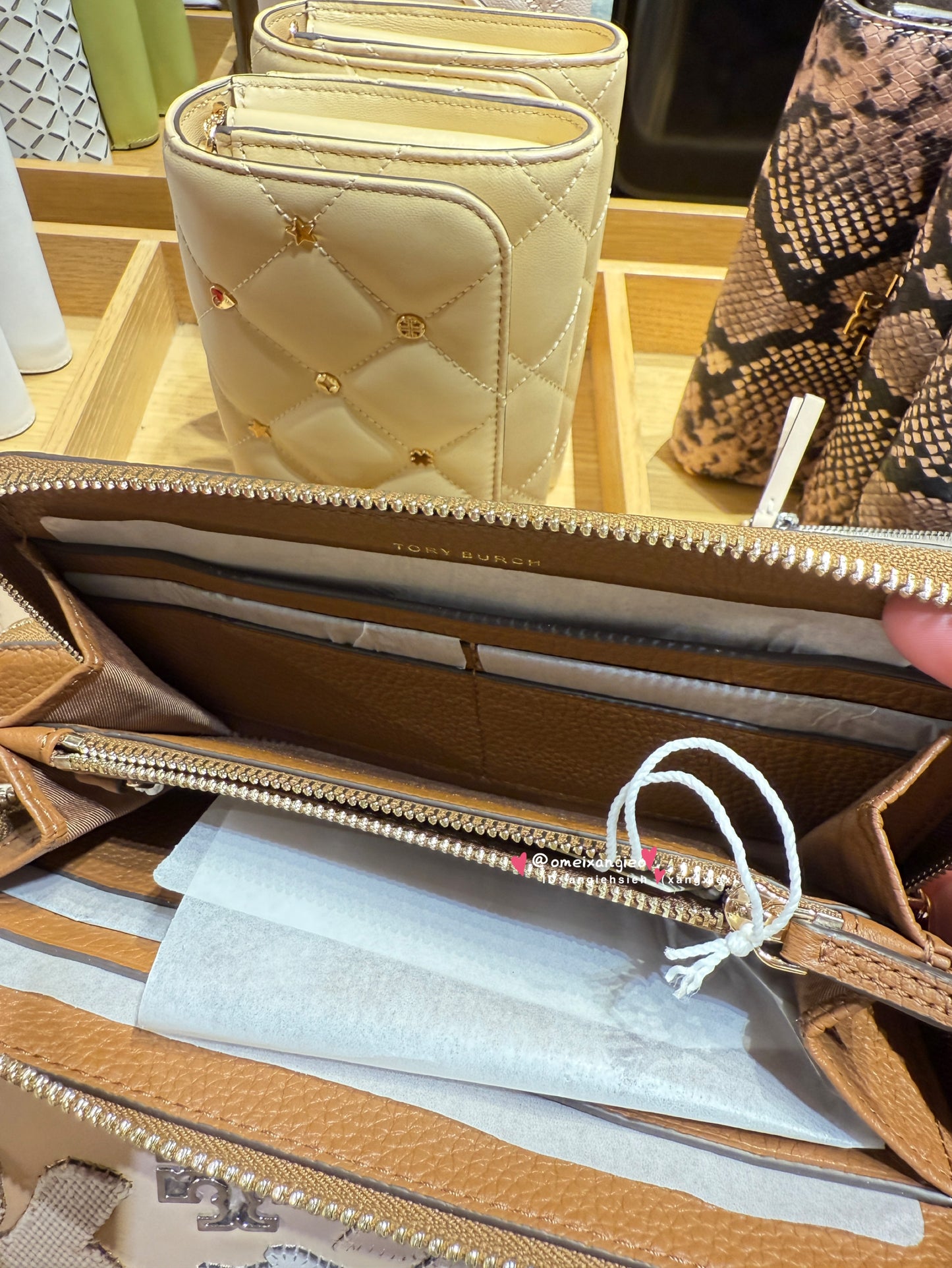 Tory Burch 金屬logo 荔枝皮革拉鏈長夾 附票卡夾