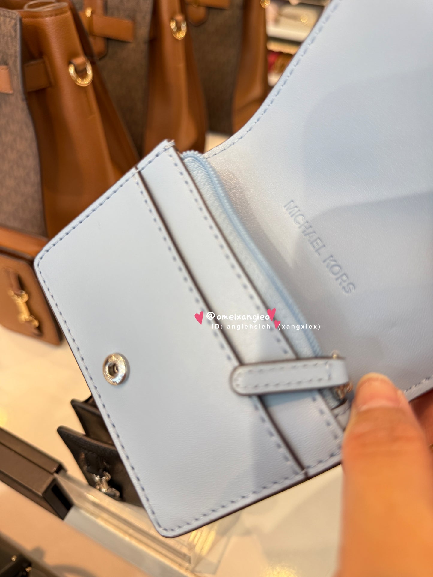 Michael KORS 鎖頭設計卡夾