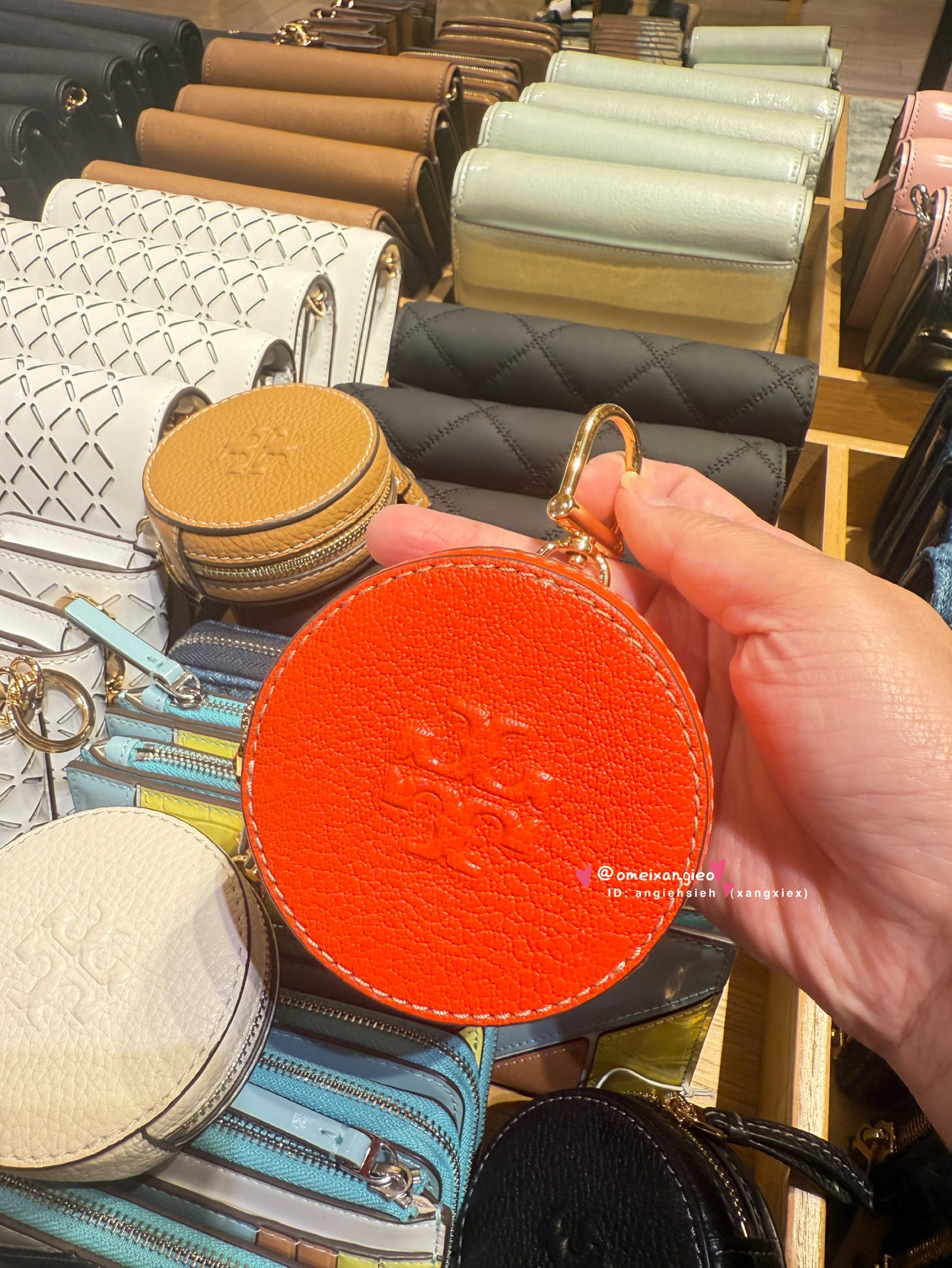 TORY BURCH 浮雕logo 圓形包包掛飾 零錢包