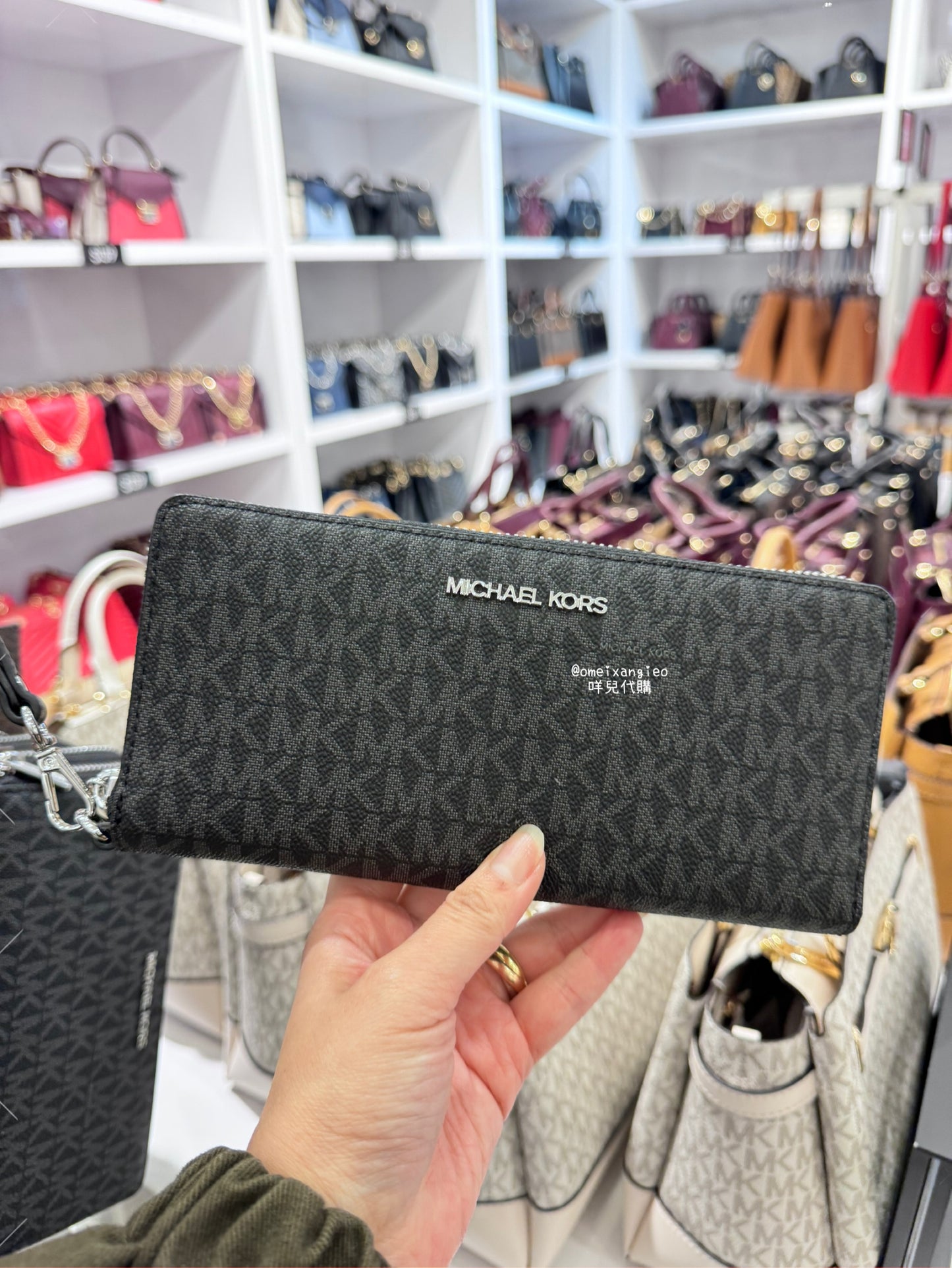 Michael Kors 手掛拉鍊長夾