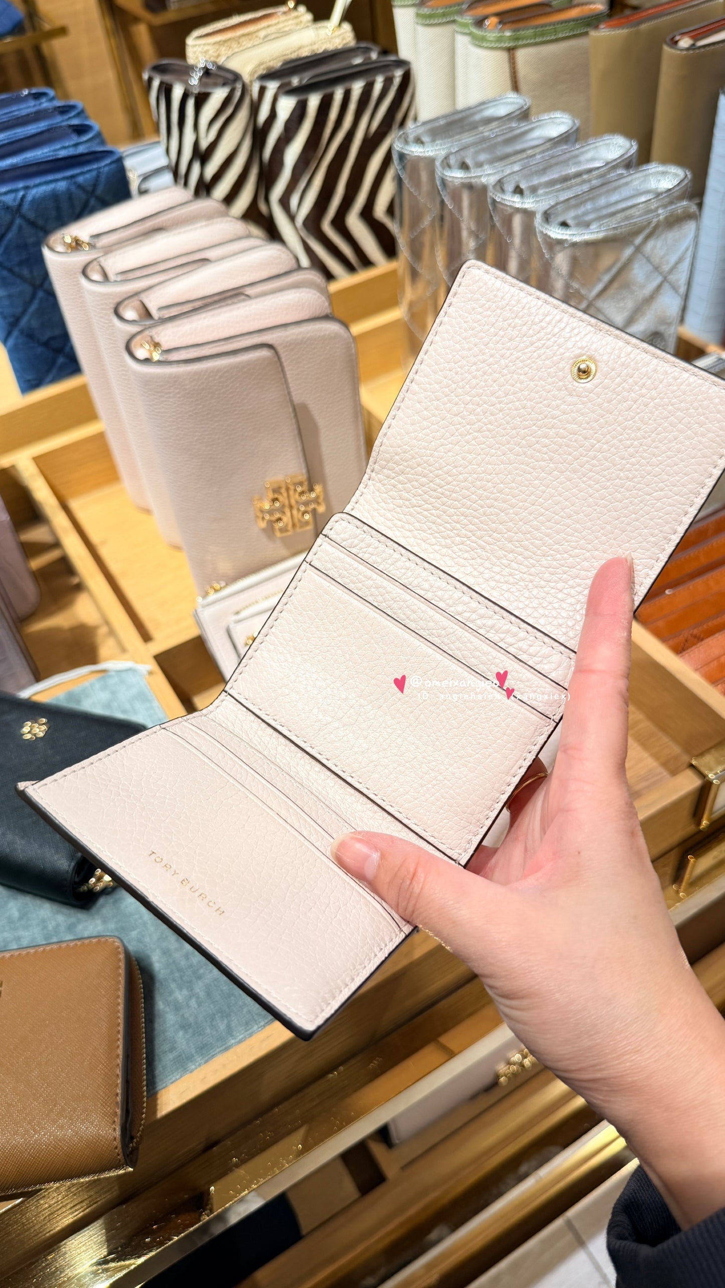 Tory Burch Britten 粉色三折小短夾