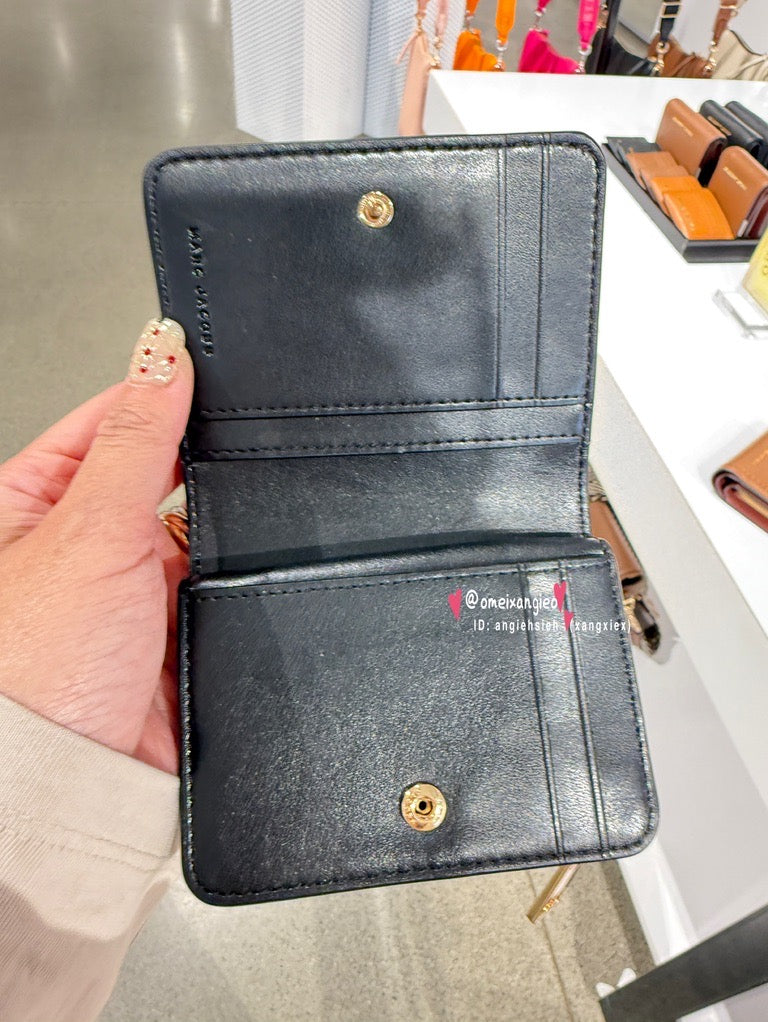 Marc Jacobs 小馬克 金屬字體 荔枝皮革 小短夾