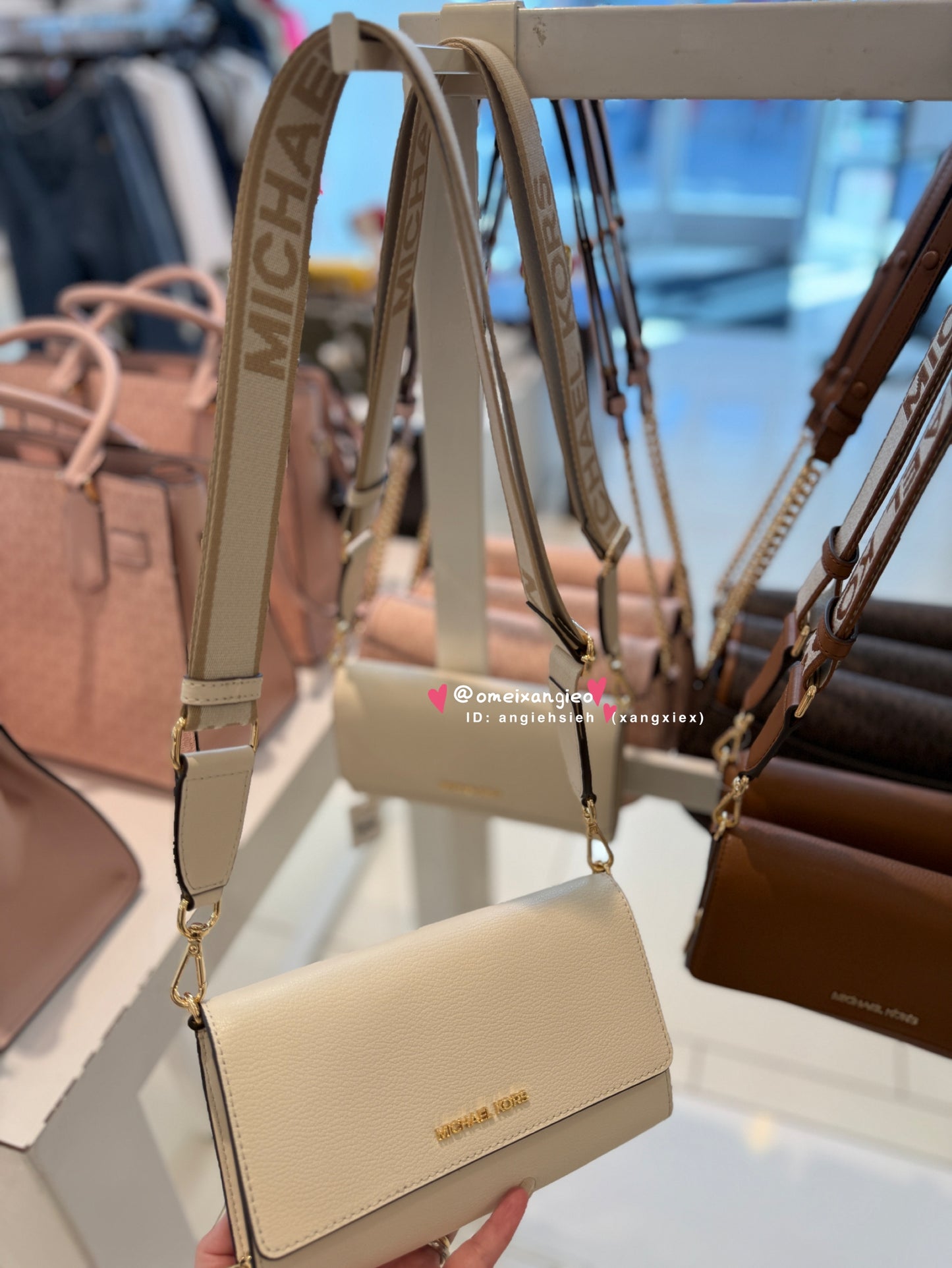 Michael KORS 字母背帶WOC 斜背包