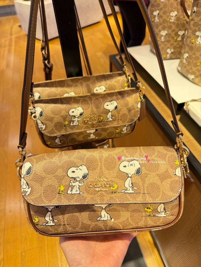 Coach x Snoopy Haily 掀蓋斜背包