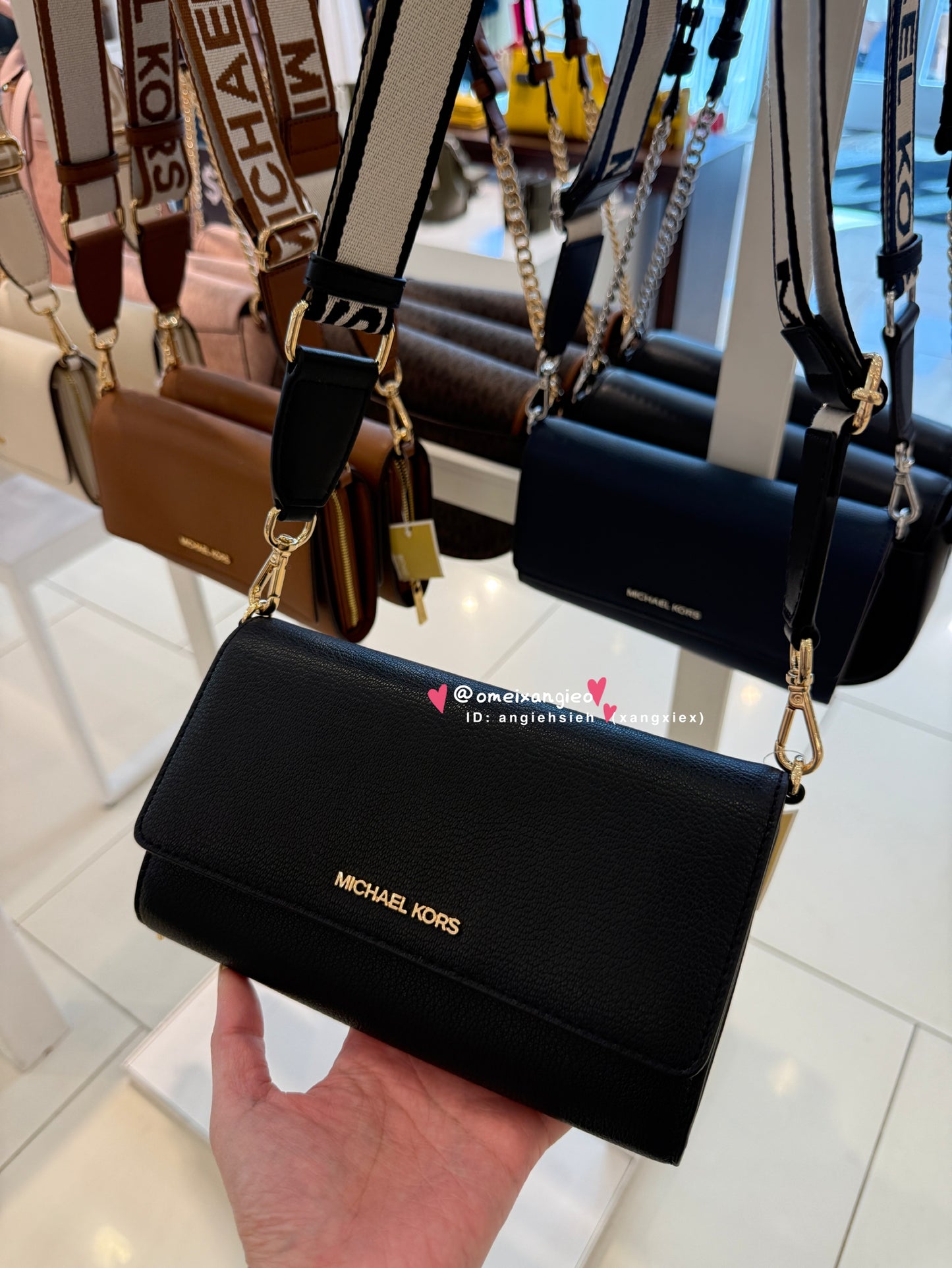 Michael KORS 字母背帶WOC 斜背包