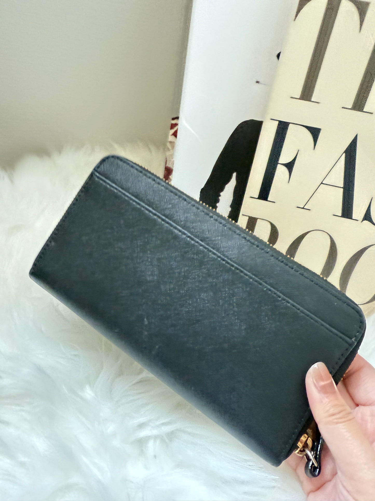 Kate Spade 黑色 防刮拉鏈長夾 (瑕疵出清)