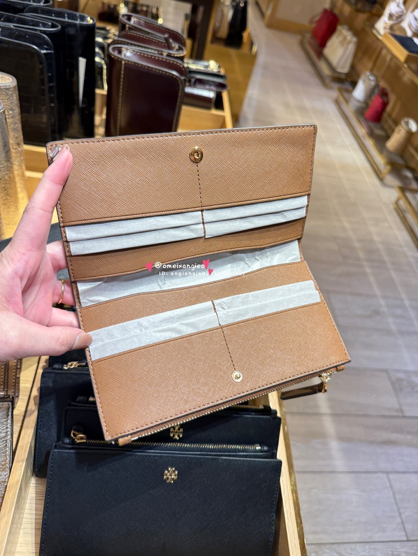 Tory Burch 防刮皮革 對折長夾