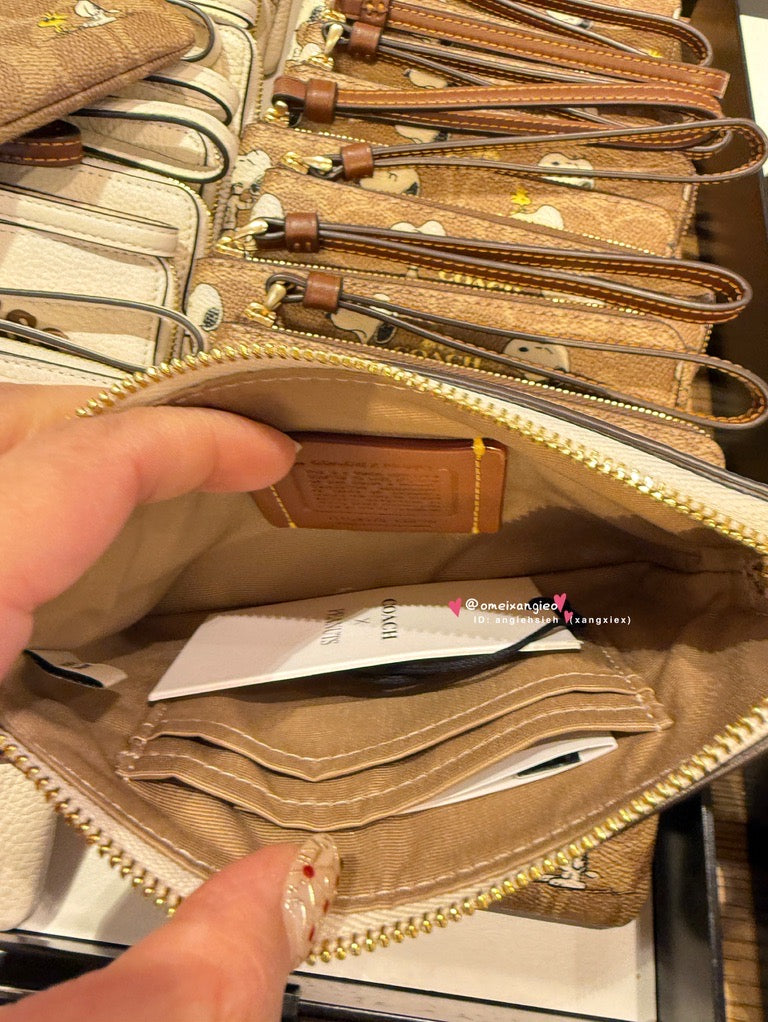 COACH X SNOOPY 小款手拿包