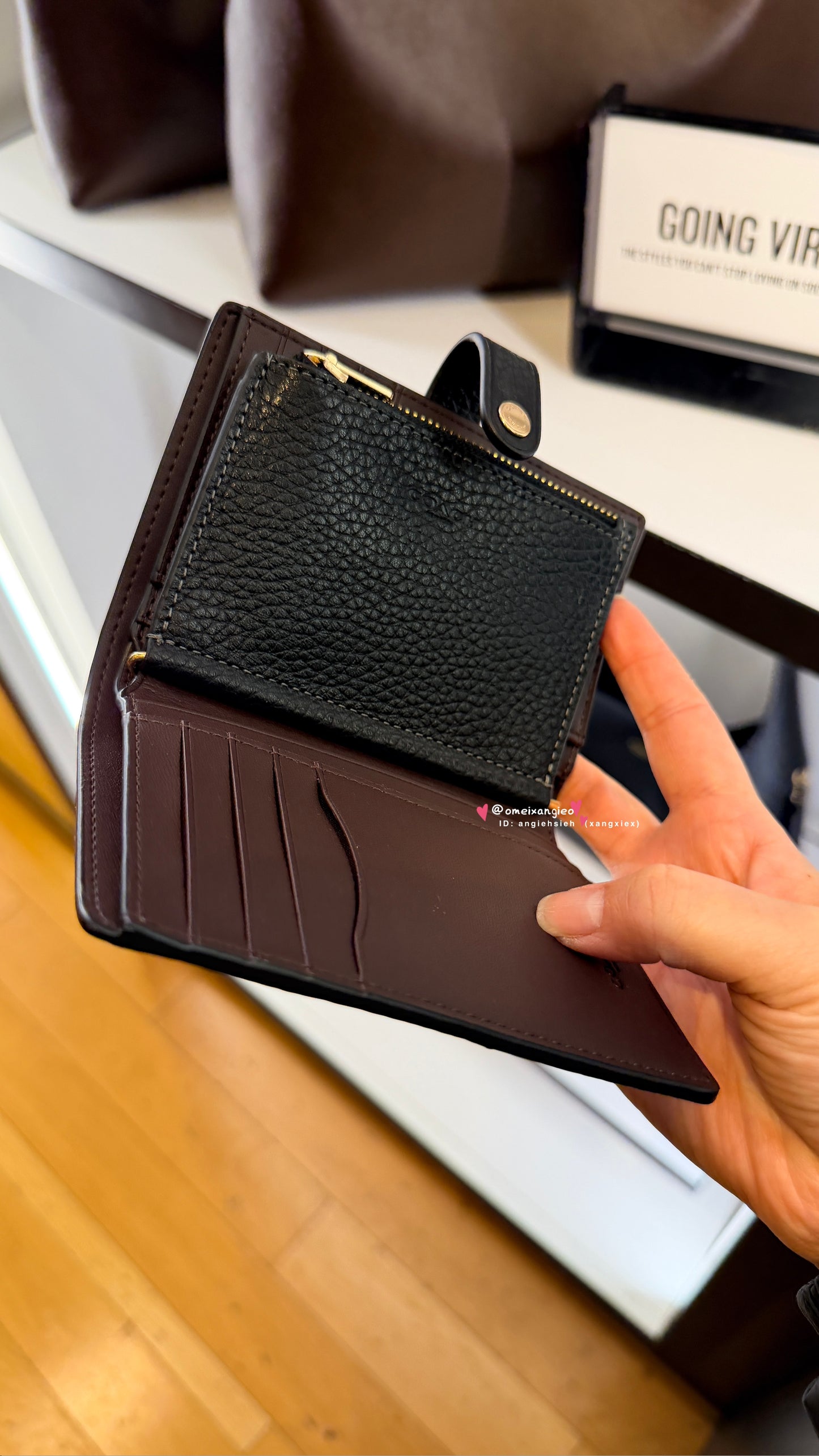 Coach 新款扣式中夾