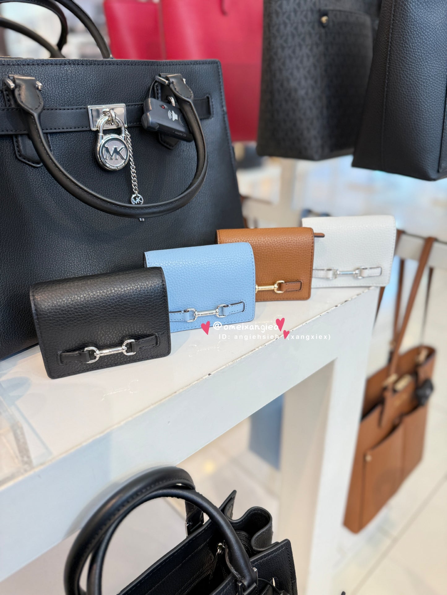Michael KORS 鎖頭設計卡夾