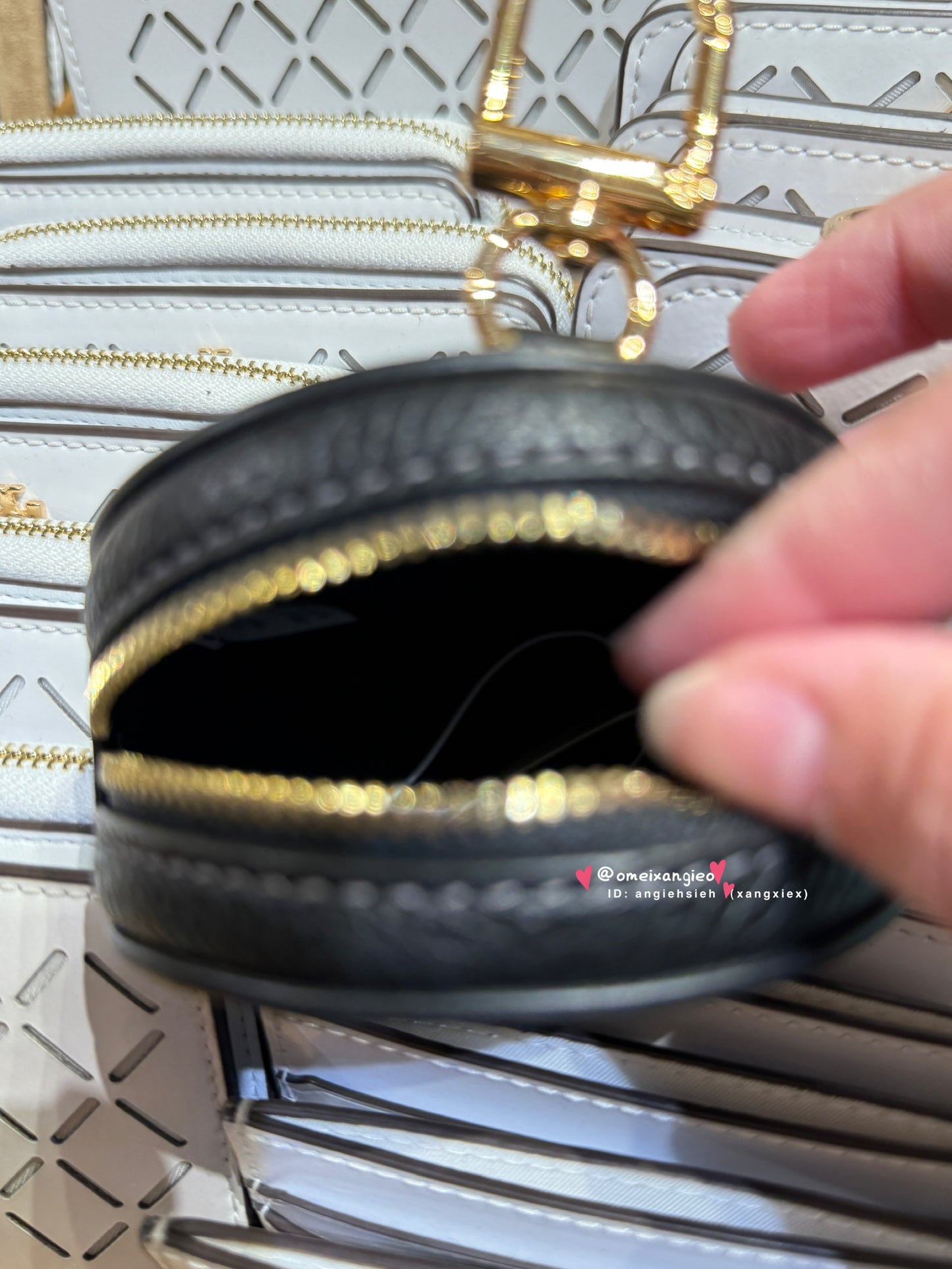 TORY BURCH 浮雕logo 圓形包包掛飾 零錢包