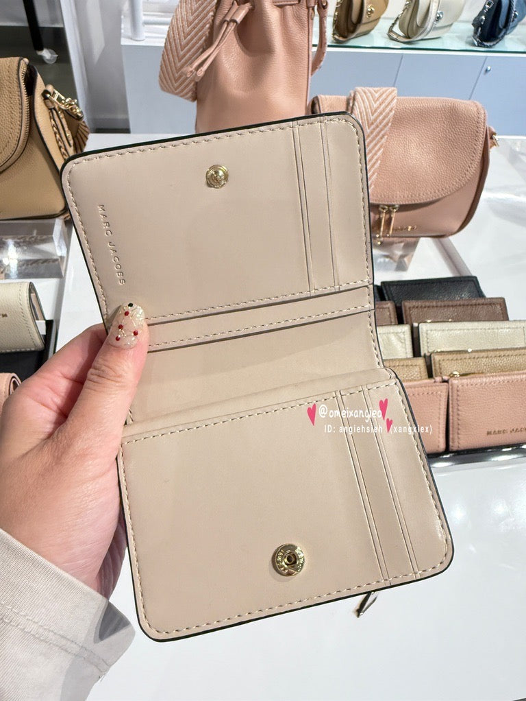Marc Jacobs 小馬克 金屬字體 荔枝皮革 小短夾