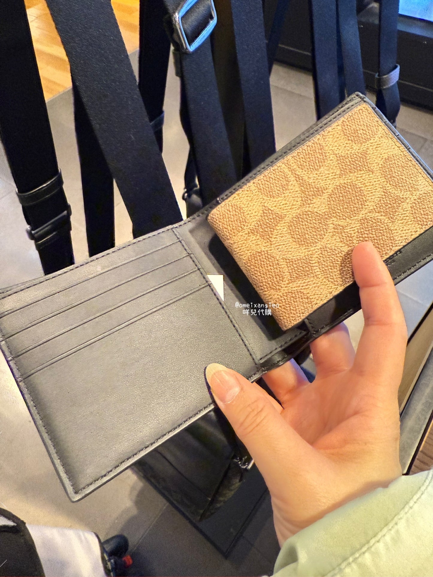 Coach 男款 防刮皮革 logo款 三合一短夾