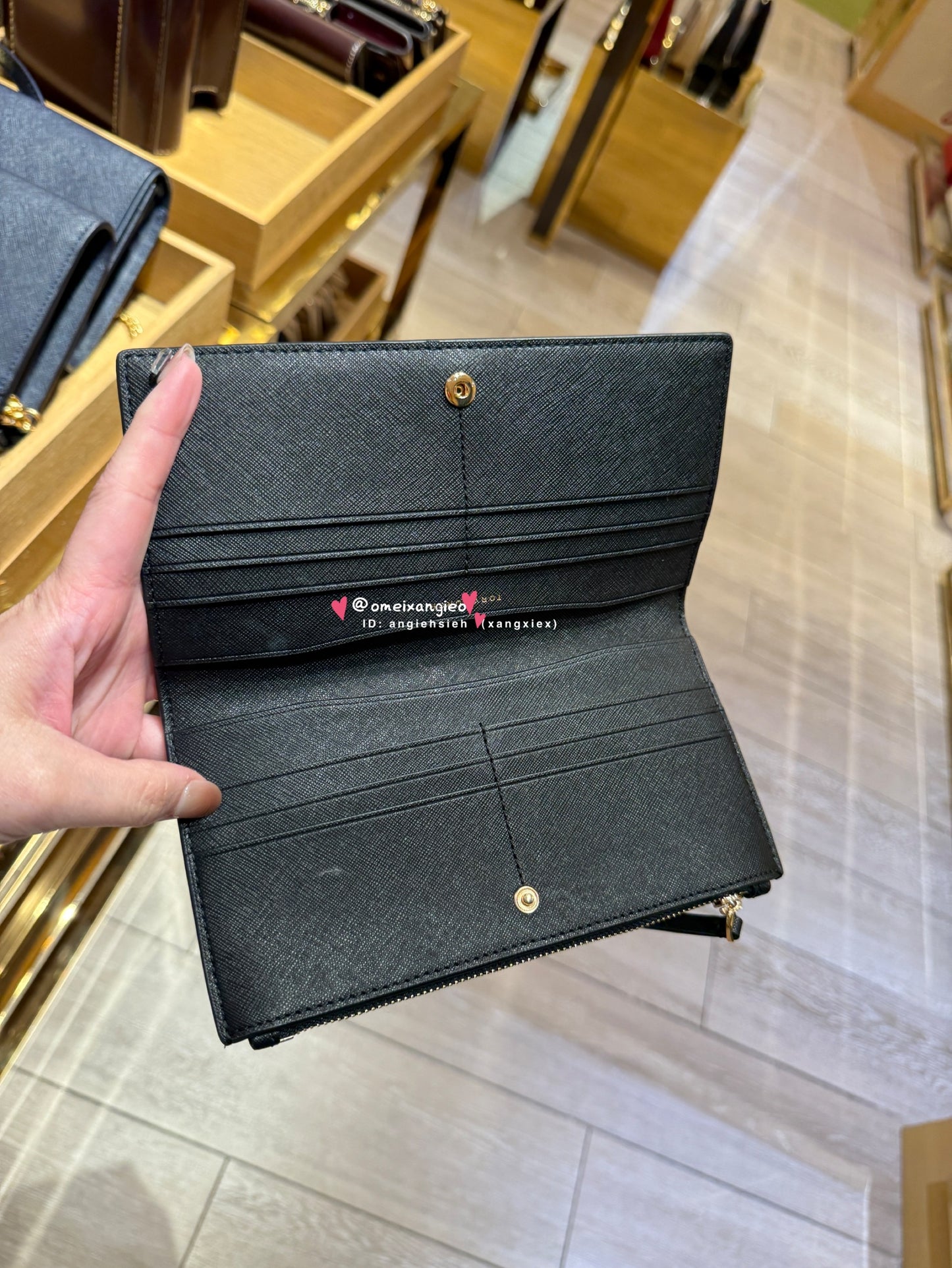 Tory Burch 防刮皮革 對折長夾
