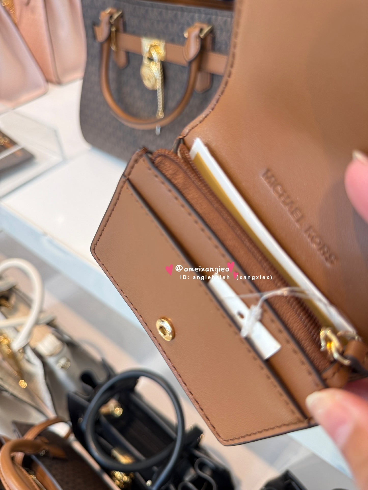 Michael KORS 鎖頭設計卡夾