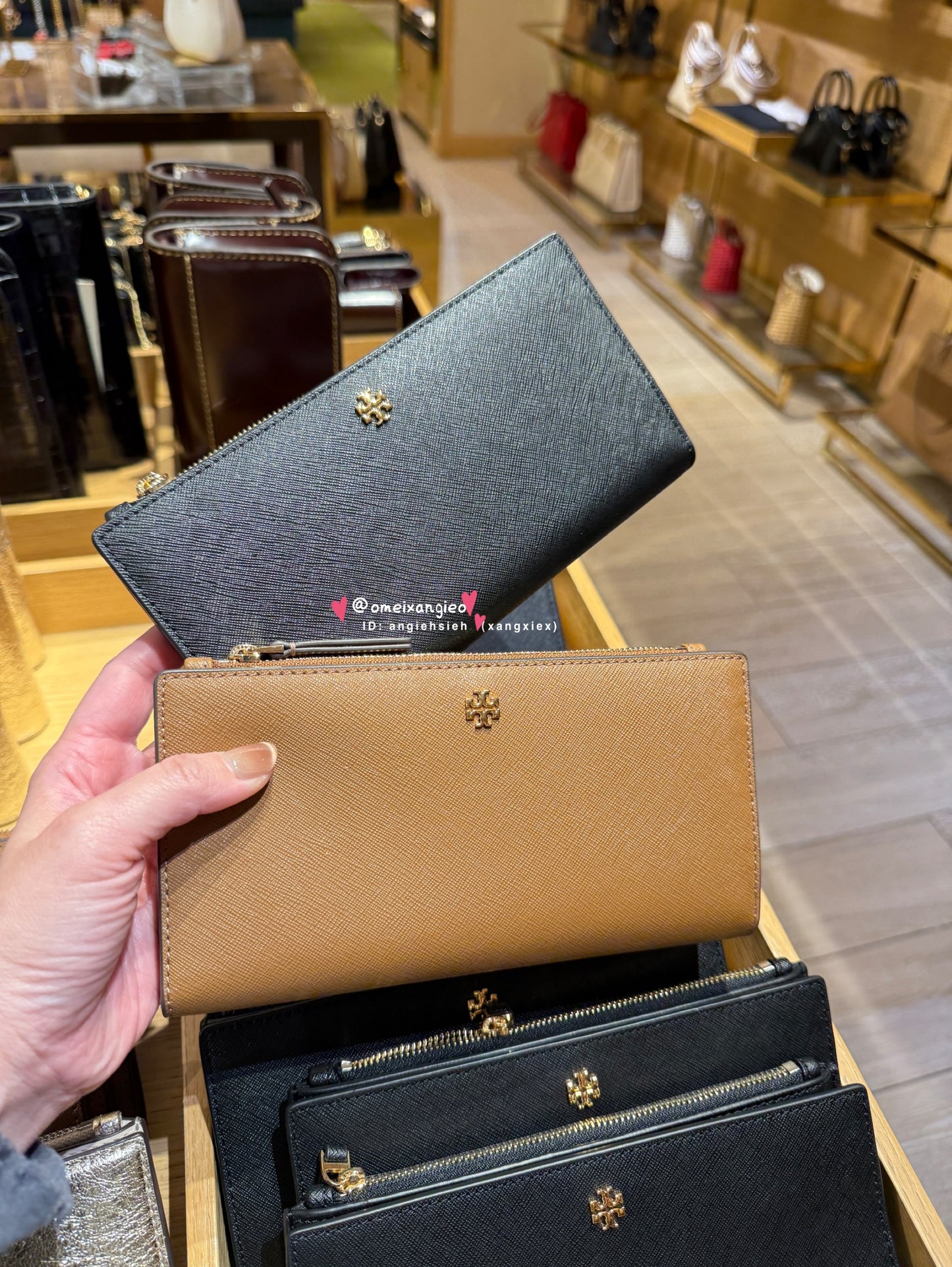 Tory Burch 防刮皮革 對折長夾