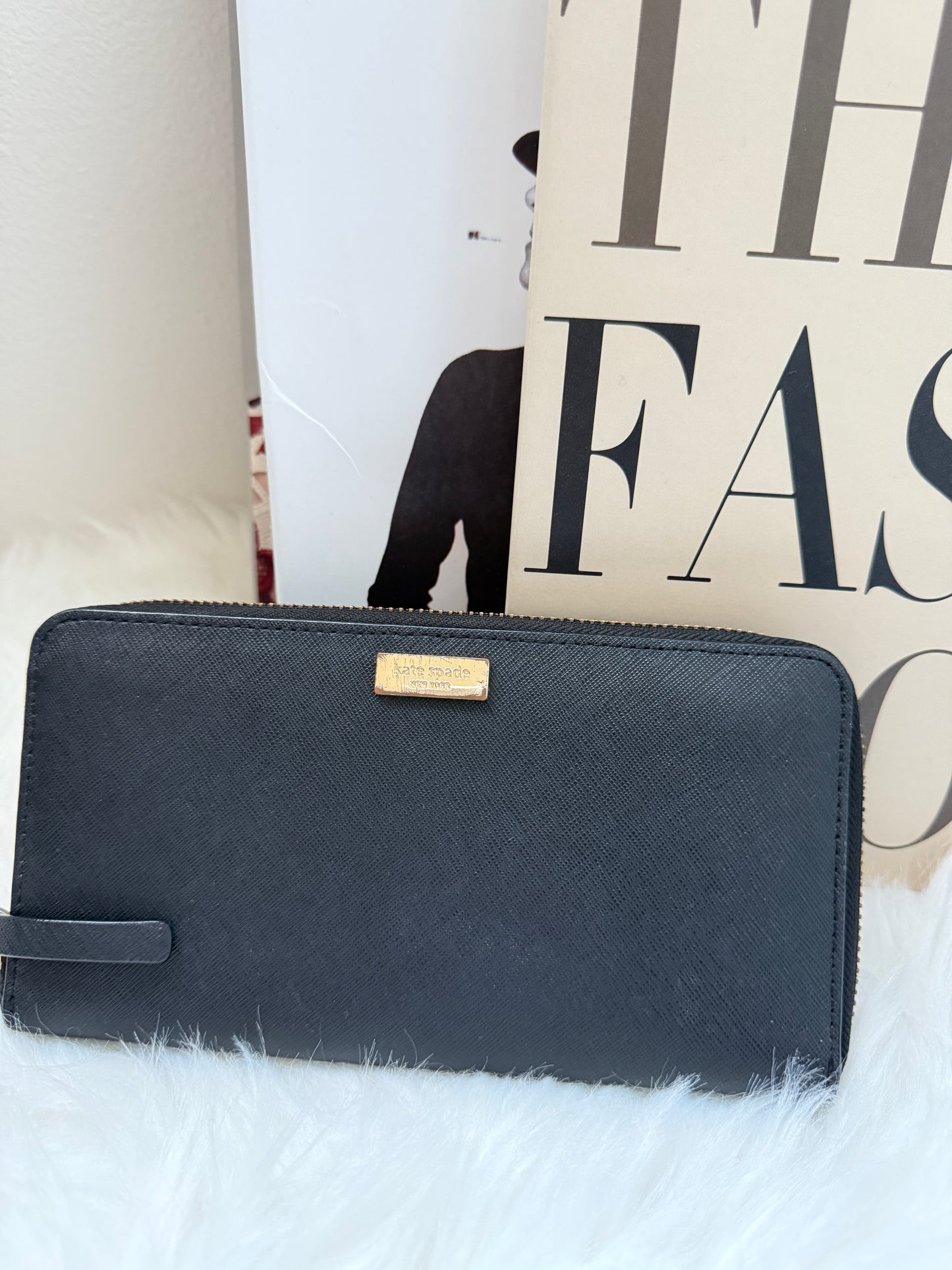 Kate Spade 黑色 防刮拉鏈長夾 (瑕疵出清)