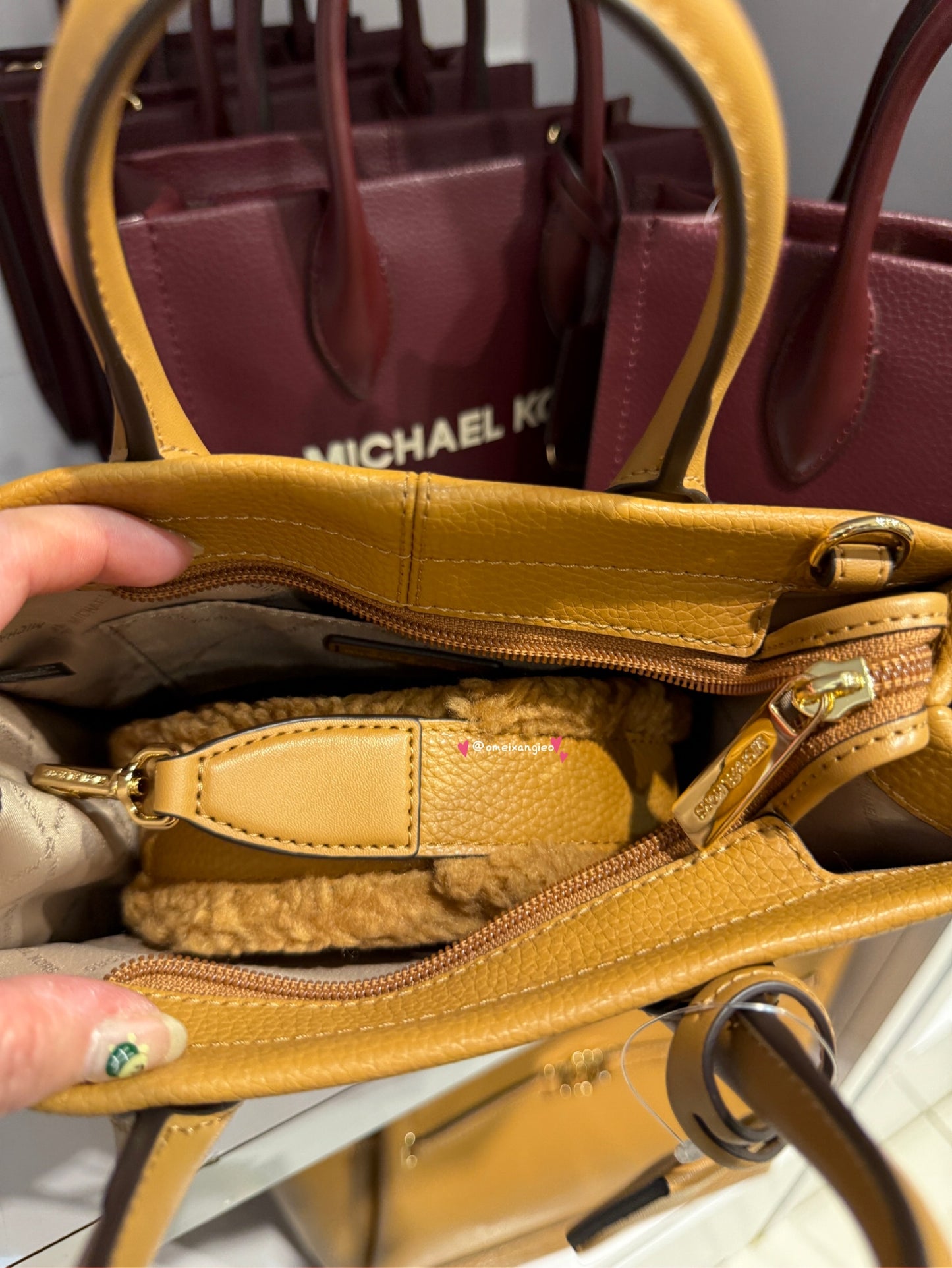 Michael Kors Q毛肩帶紙袋包