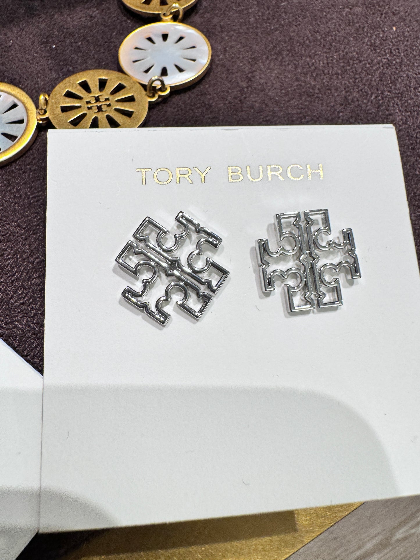 Tory Burch 簍空logo 耳環