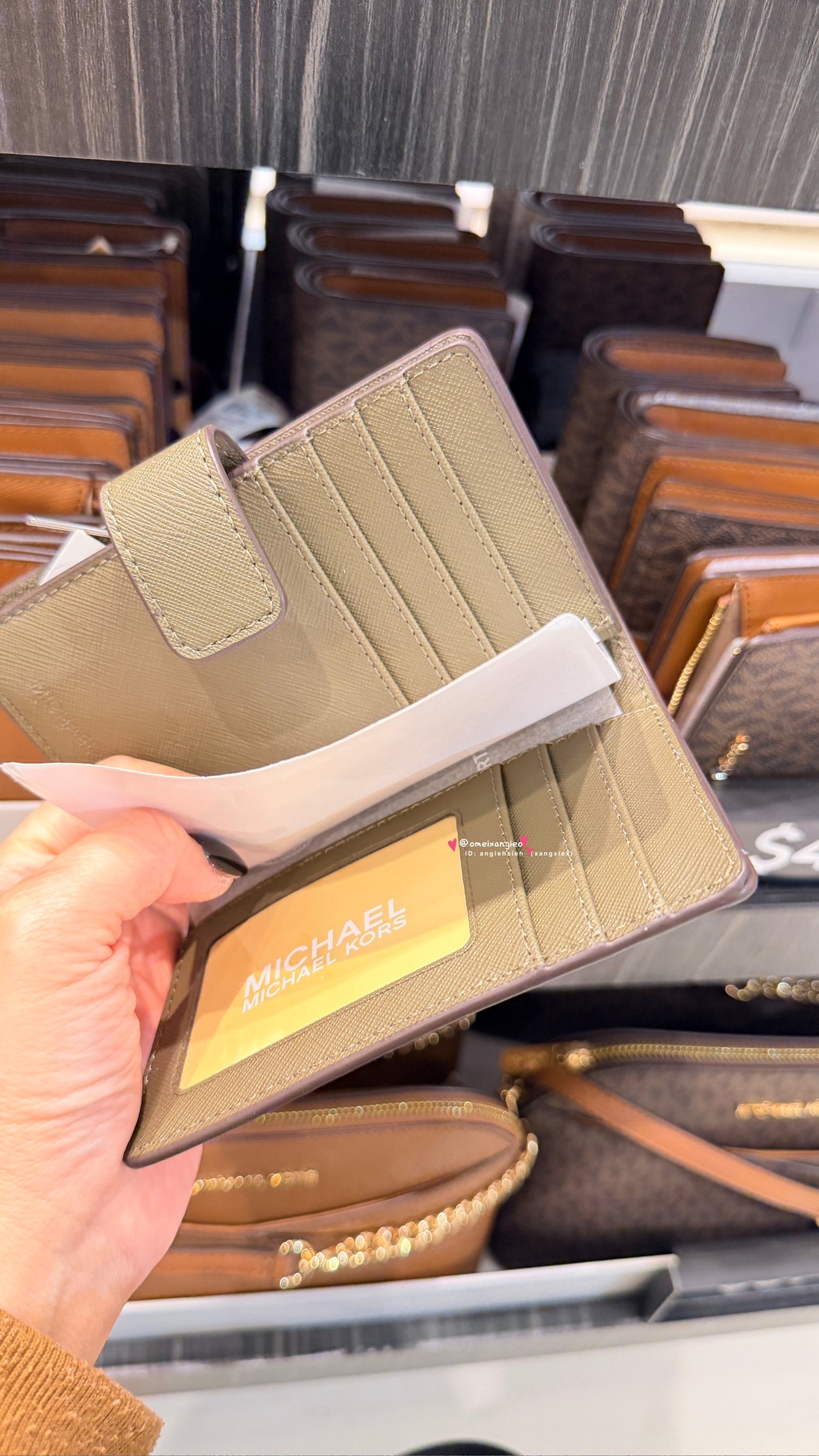 Michael Kors MK 防刮皮革中夾