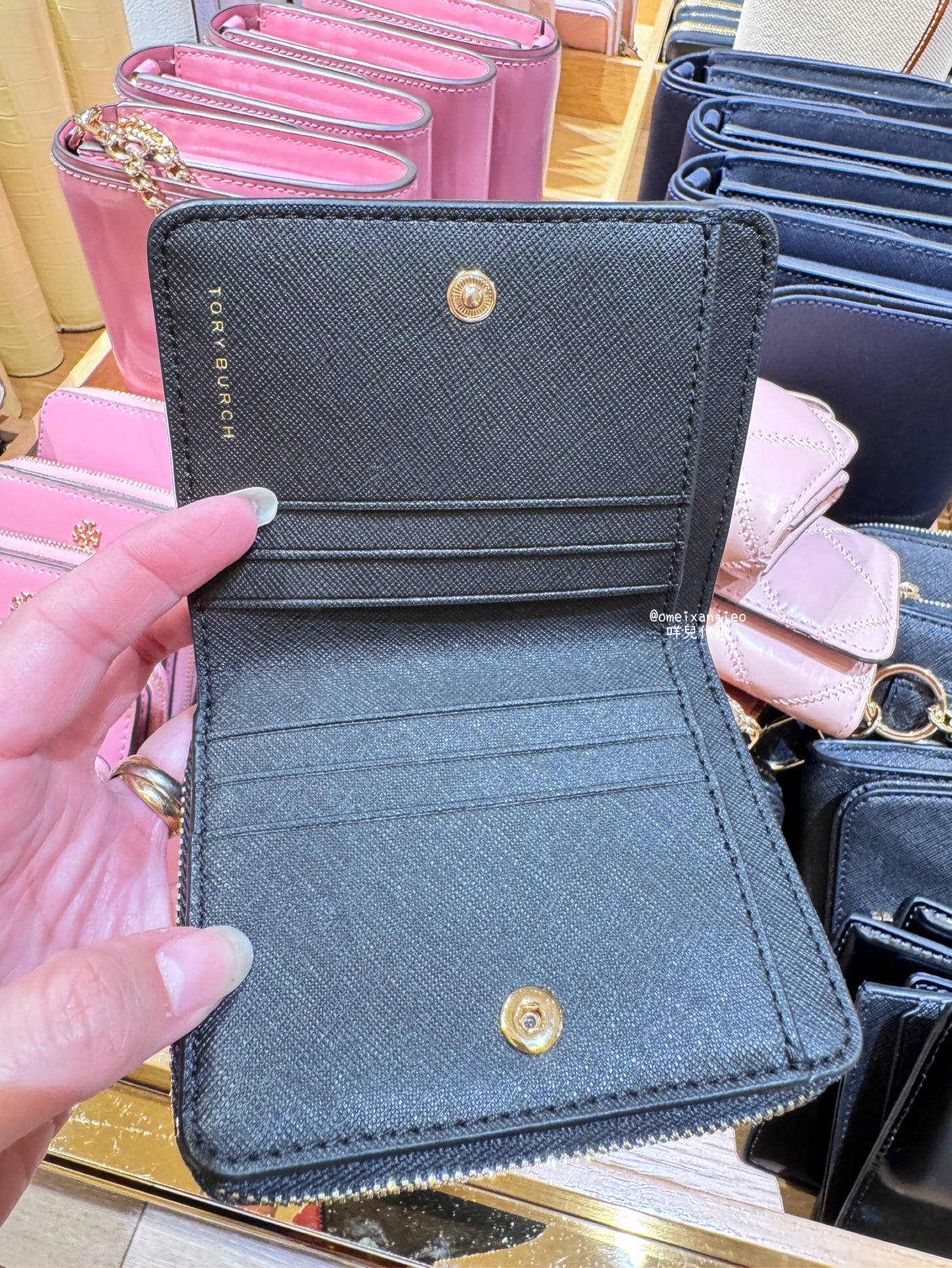 Tory Burch 防刮皮革小短夾