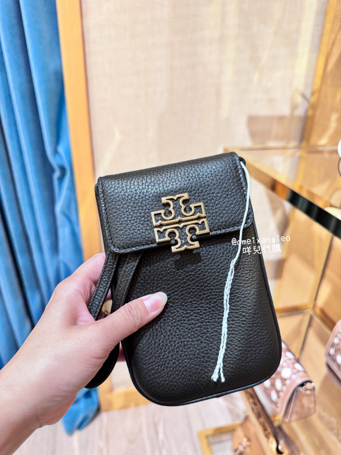 Tory Burch Britten 斜背手機包