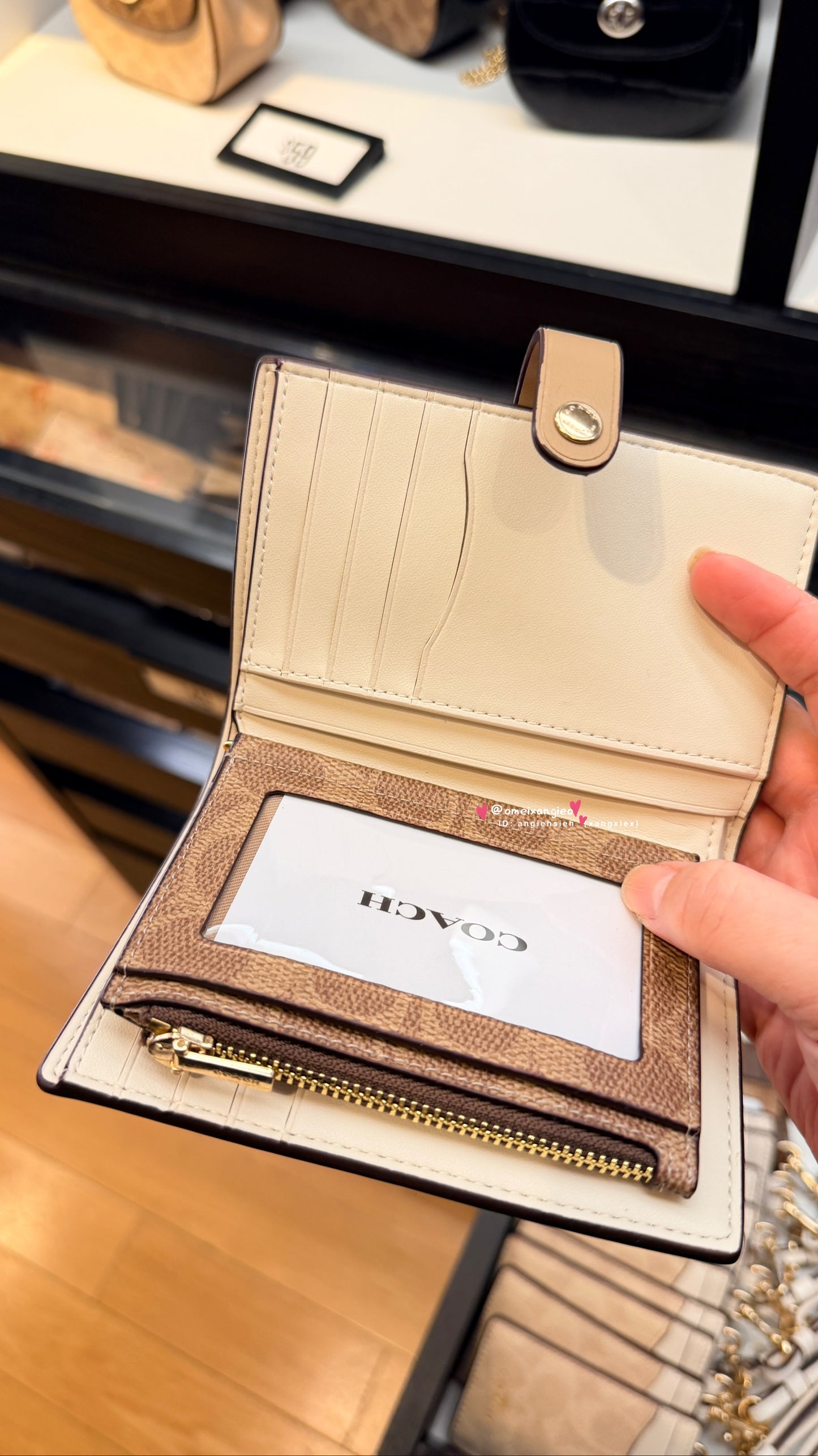 Coach 新款扣式中夾