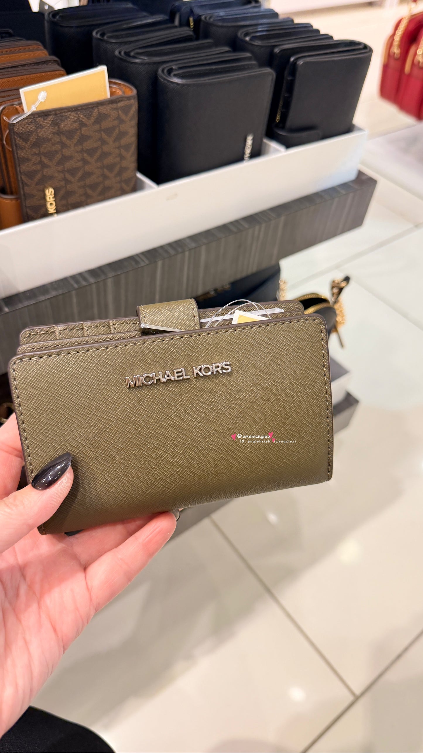 Michael Kors MK 防刮皮革中夾