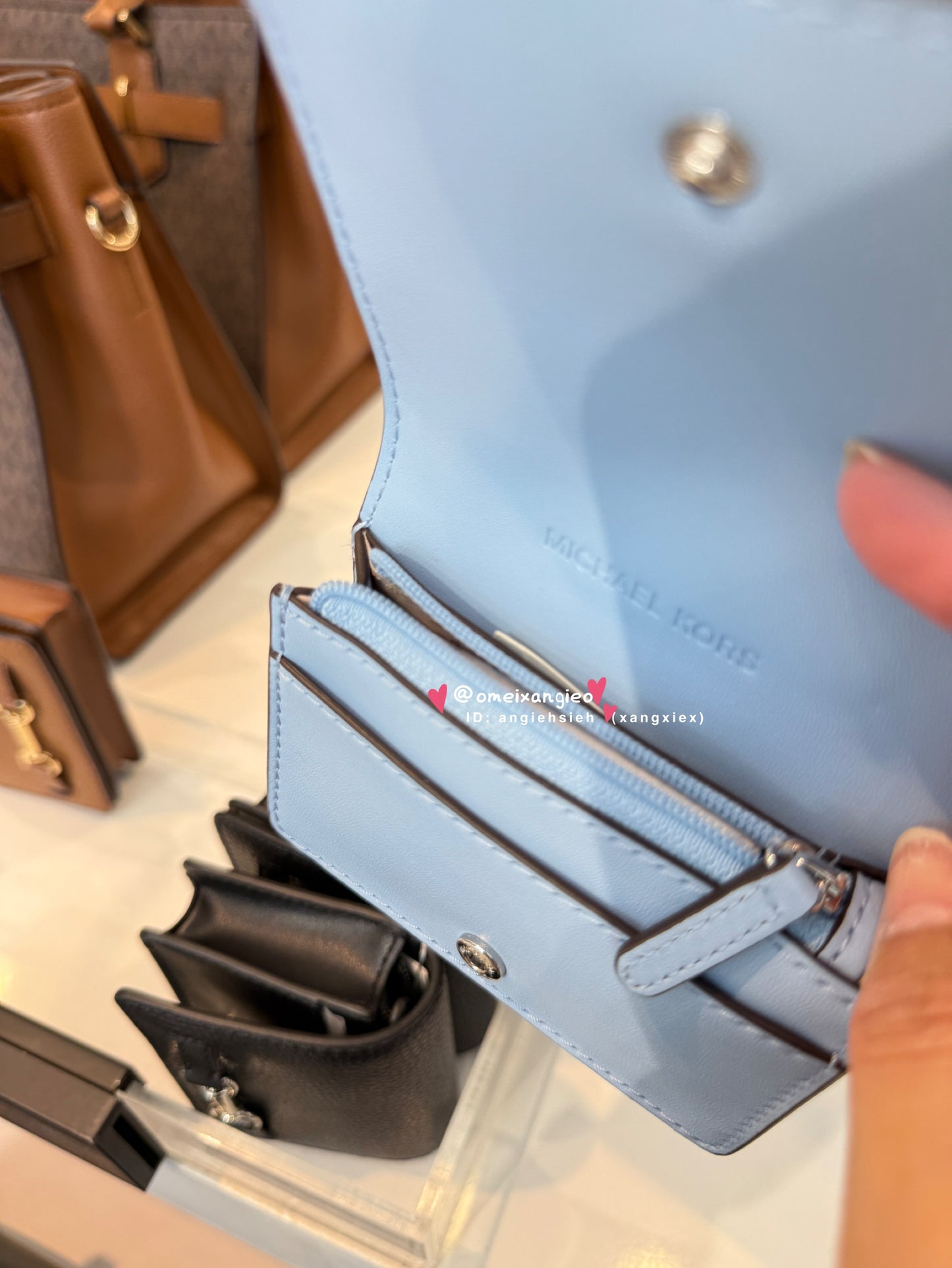 Michael KORS 鎖頭設計卡夾