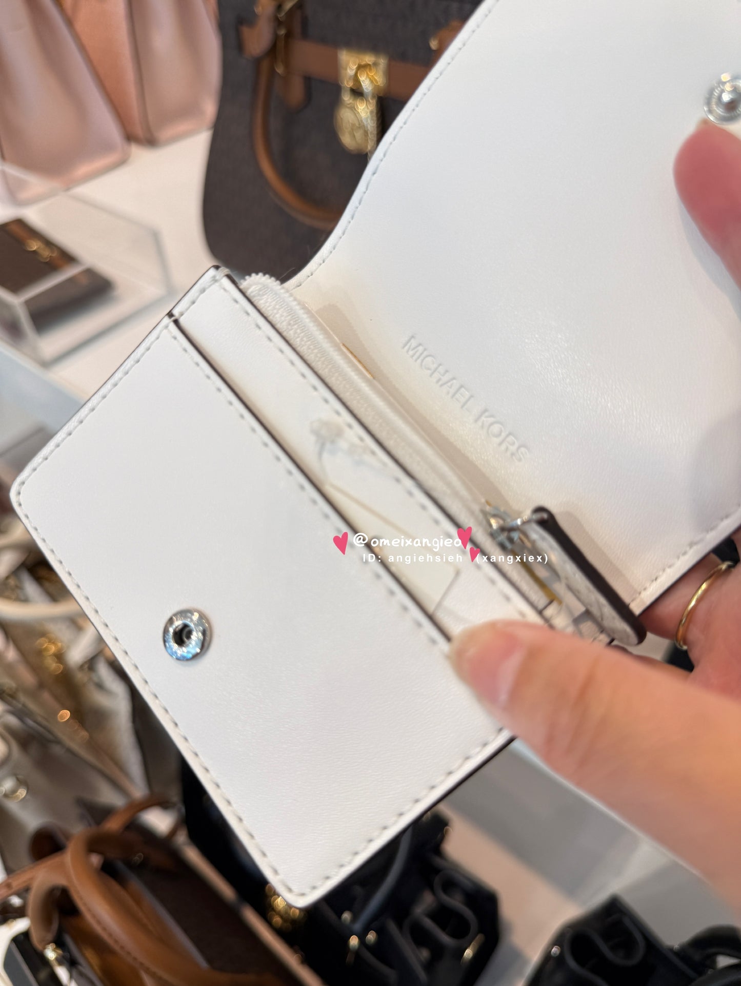 Michael KORS 鎖頭設計卡夾