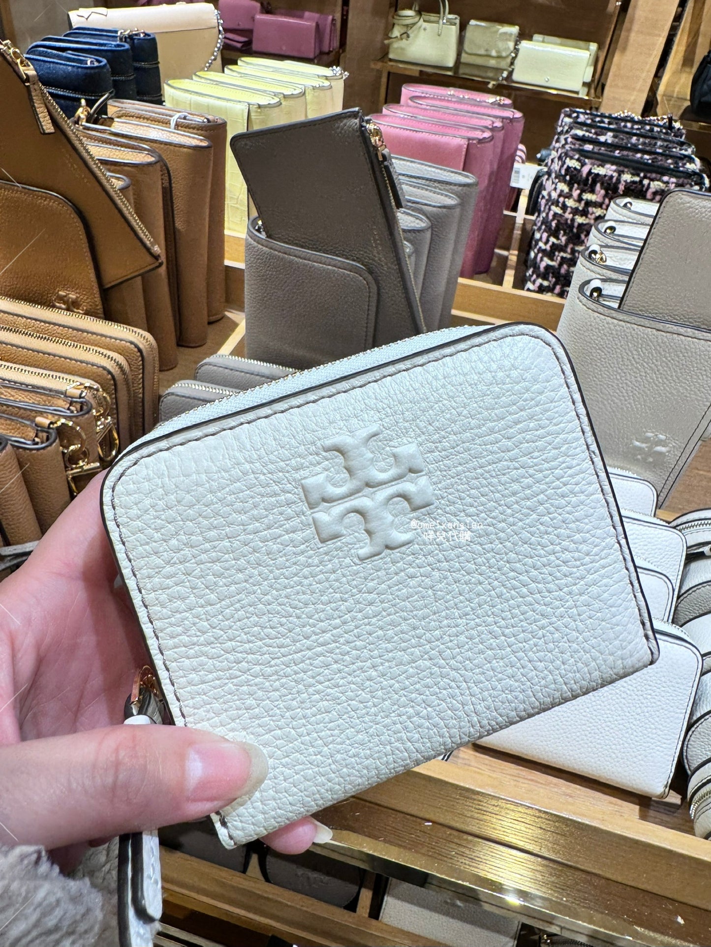 Tory Burch Thea 荔枝皮革小短夾