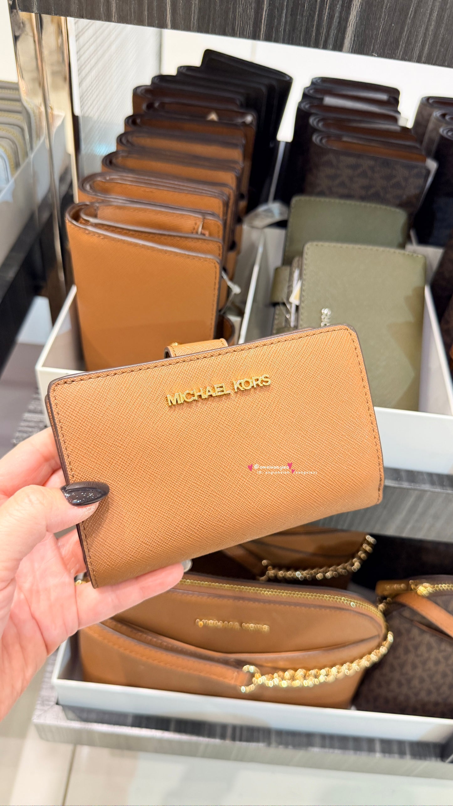 Michael Kors MK 防刮皮革中夾