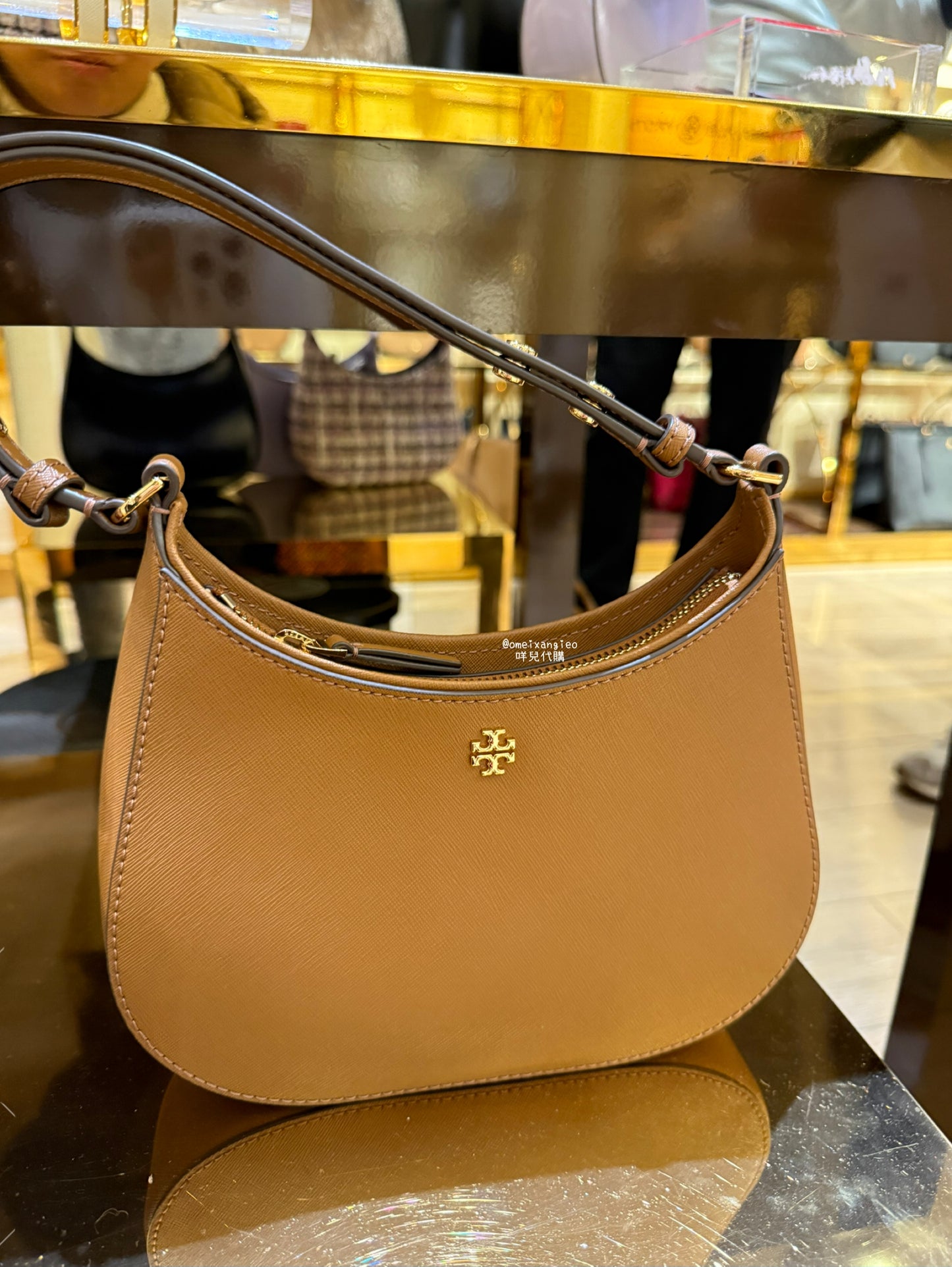 Tory Burch Emerson 月牙包 腋下包