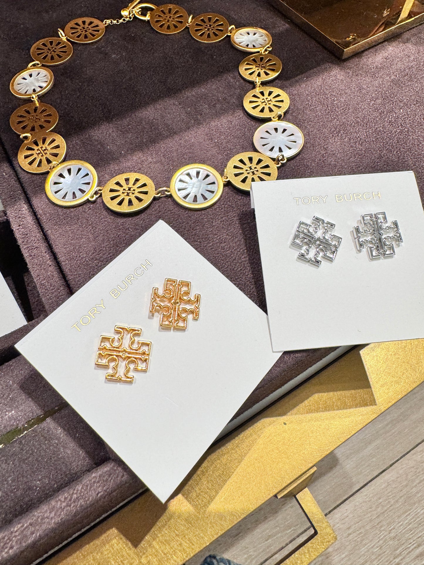 Tory Burch 簍空logo 耳環