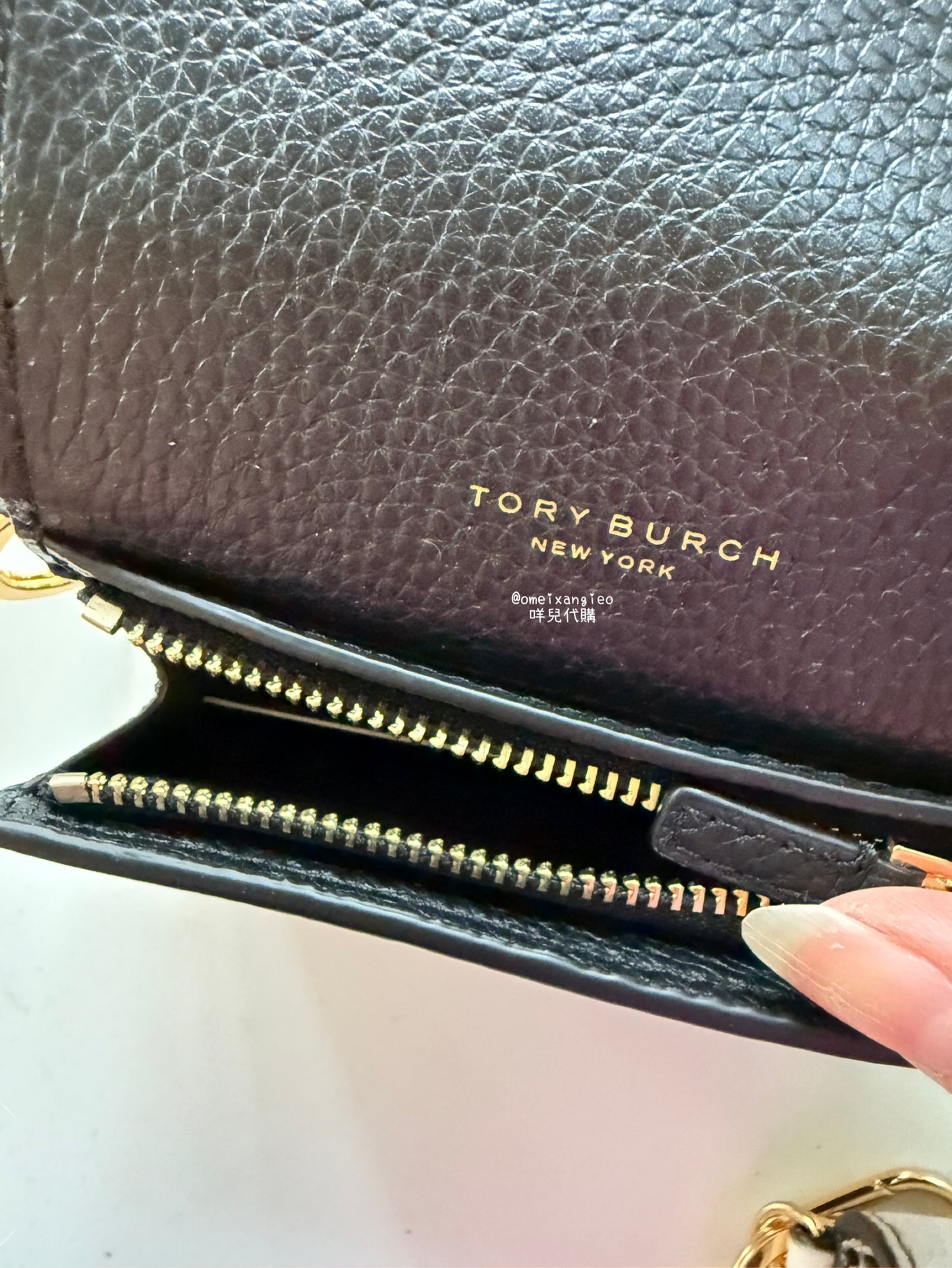 Tory Burch 荔枝皮革 零錢包卡夾掛飾