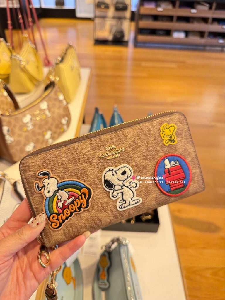 Coach x Snoopy 手拿拉鏈長夾