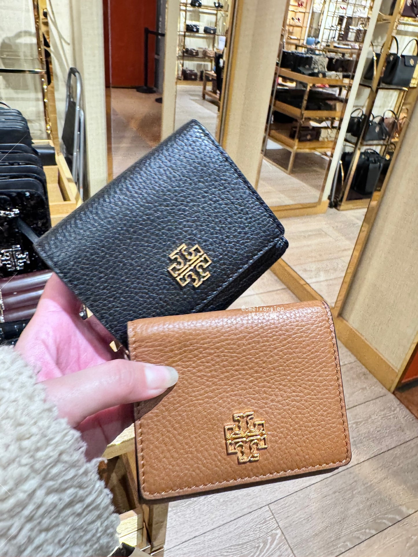 Tory Burch Britten 荔枝皮革 三折小短夾