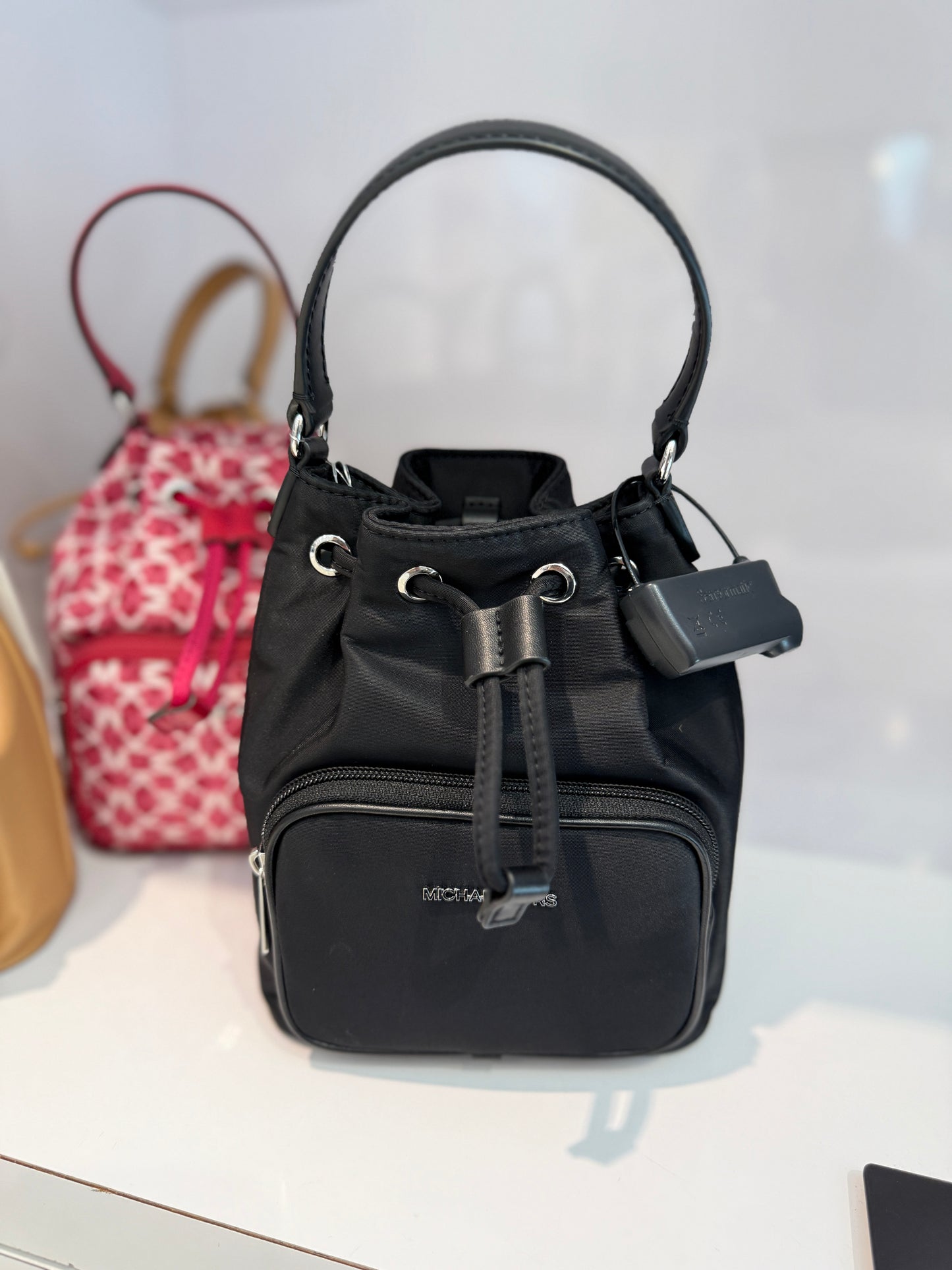 Michael KORS 尼龍水桶包