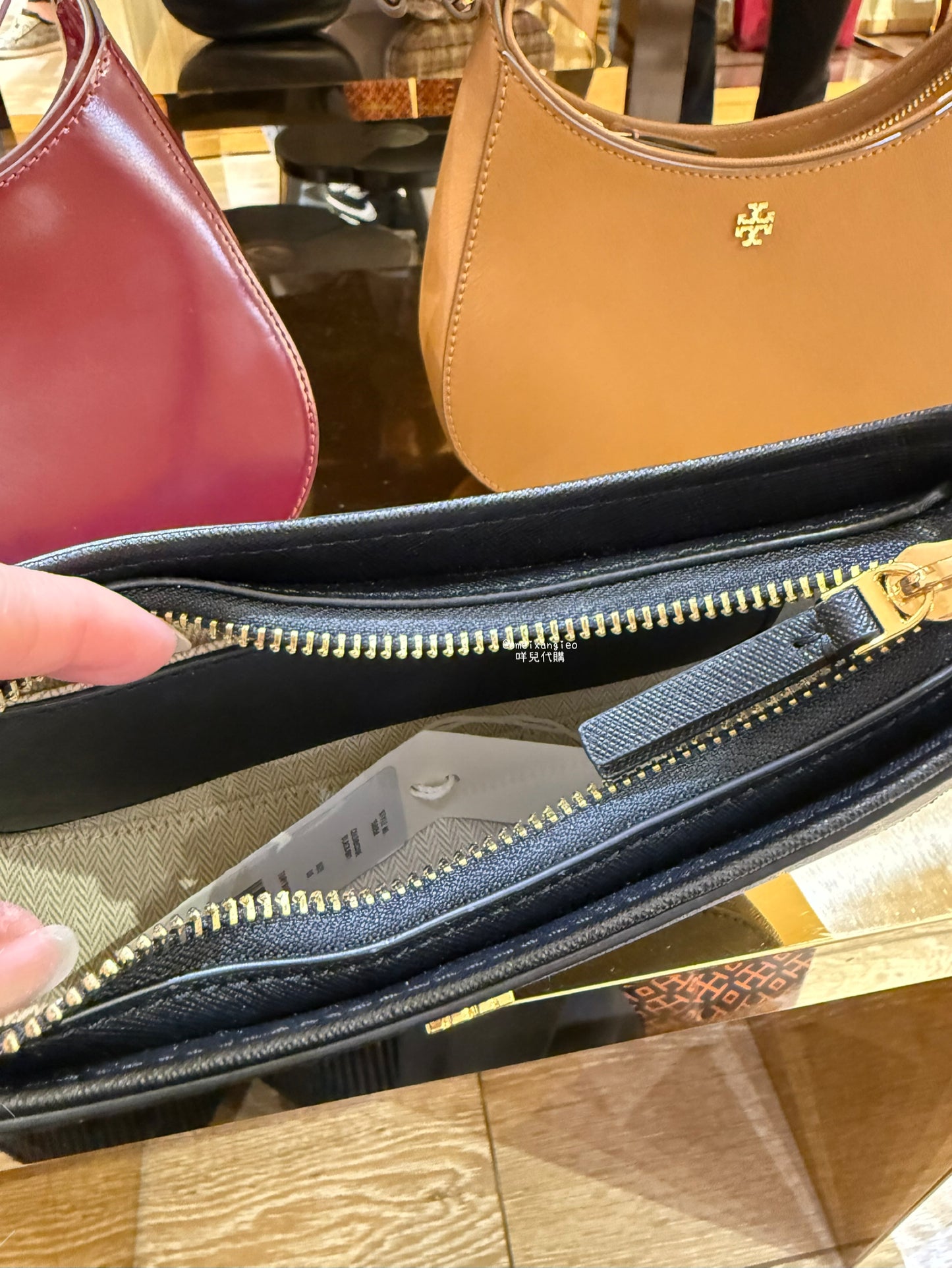 Tory Burch Emerson 月牙包 腋下包