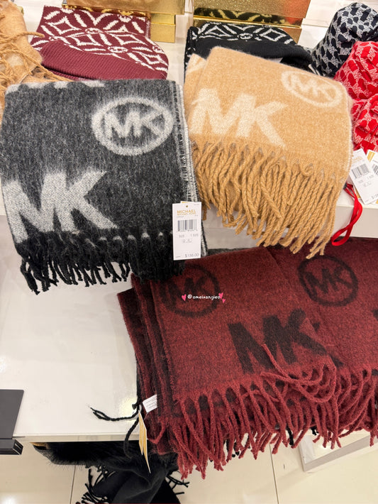 Michael Kors 滿版字母圍巾