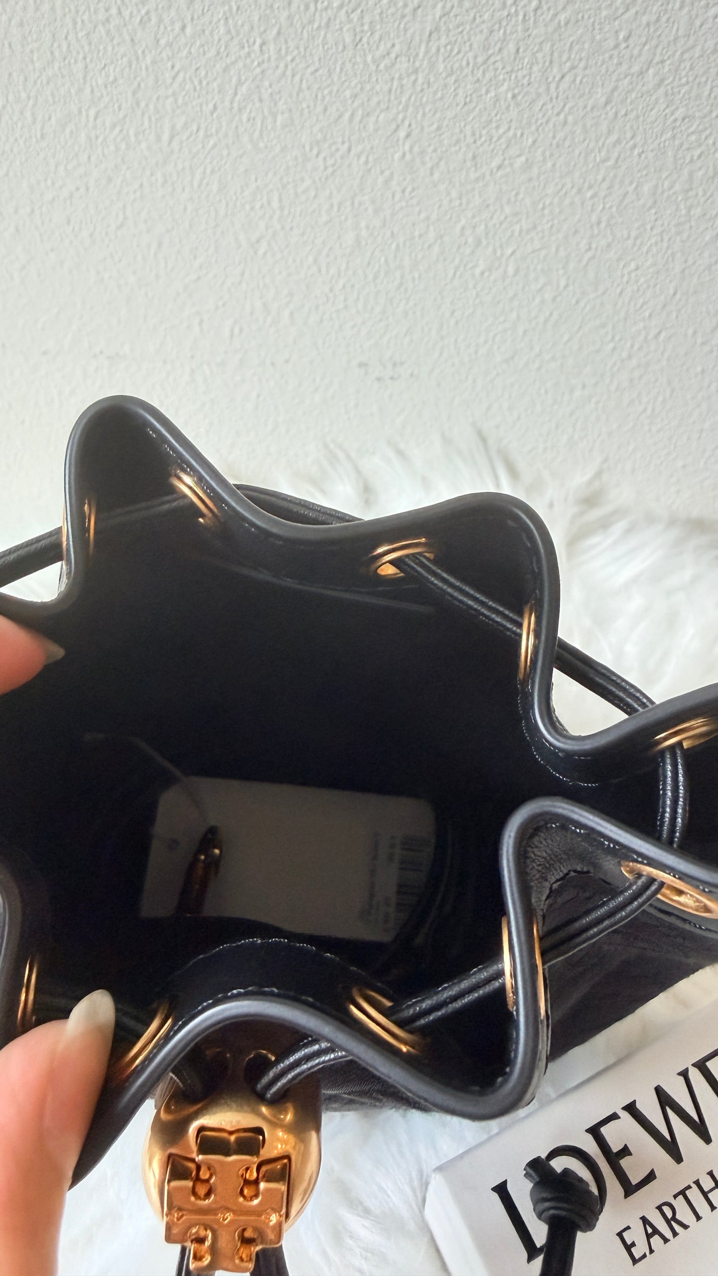 Tory Burch T Monogram Bucket Bag 專櫃款 迷你雞經典老花抽繩水桶包/斜背包 （黑)