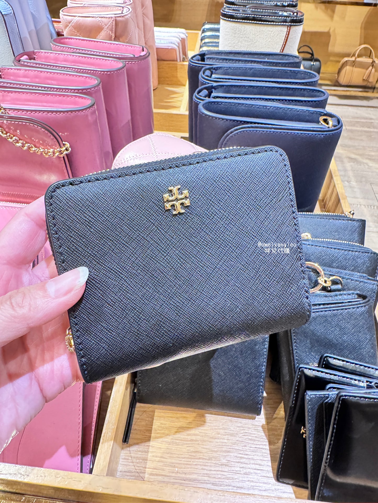 Tory Burch 防刮皮革小短夾